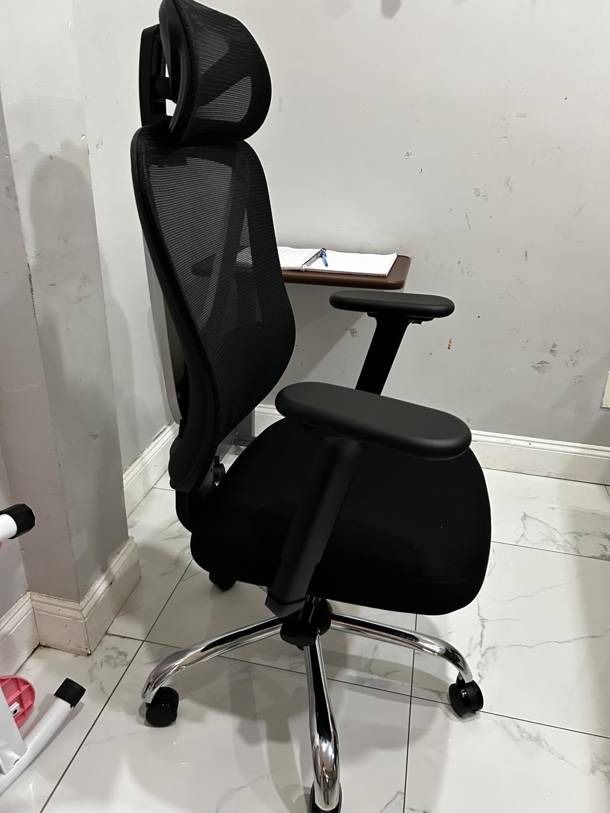 HOLLUDLE Ergonomic Mesh Office Chair - 3D Adjustable Lumbar Support & 3D Armrests, V-Shaped Back, Adjustable Desk Chair for Office & Home, White customer photo 2