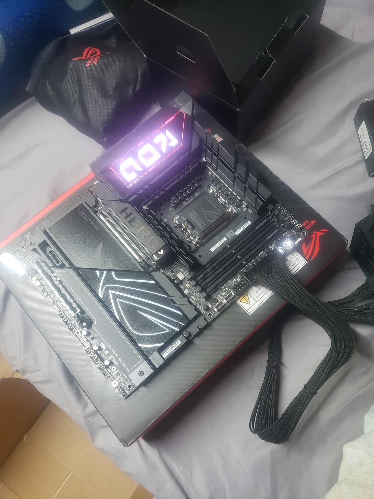 ASUS ROG Maximus Z890 Hero Intel® Z890 LGA 1851 ATX Motherboard, Advanced AI PC-Ready, 22+2+1+2 Stages, DDR5, WiFi 7, 3X PCIe® 5.0 M.2, Thunderbolt™ 4, USB Type-C®, AI Overclocking/Cooling/Networking customer photo 1