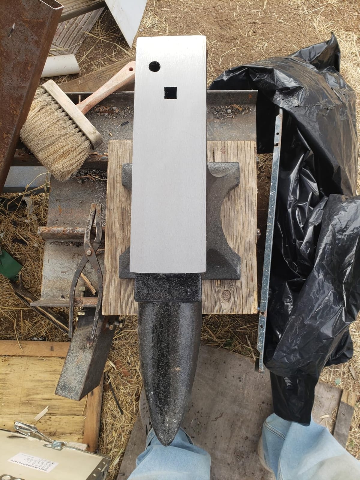 Cast Steel Anvil, 132 Lbs(60kg) Single Horn Anvil, High Hardness Round Horn Anvil Blacksmith with Large Countertop and Stable Base, Metalsmith Tool for Bending and Shaping customer photo 1