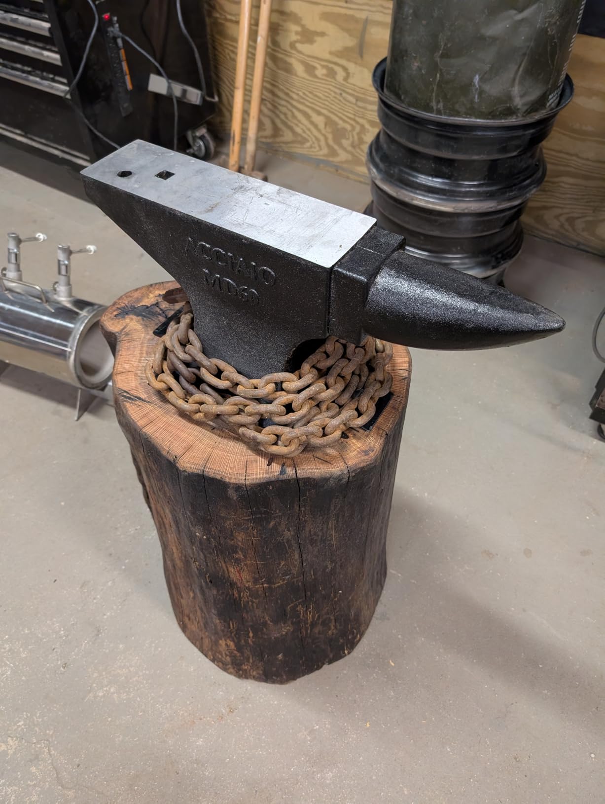 Cast Steel Anvil, 132 Lbs(60kg) Single Horn Anvil, High Hardness Round Horn Anvil Blacksmith with Large Countertop and Stable Base, Metalsmith Tool for Bending and Shaping customer photo 2