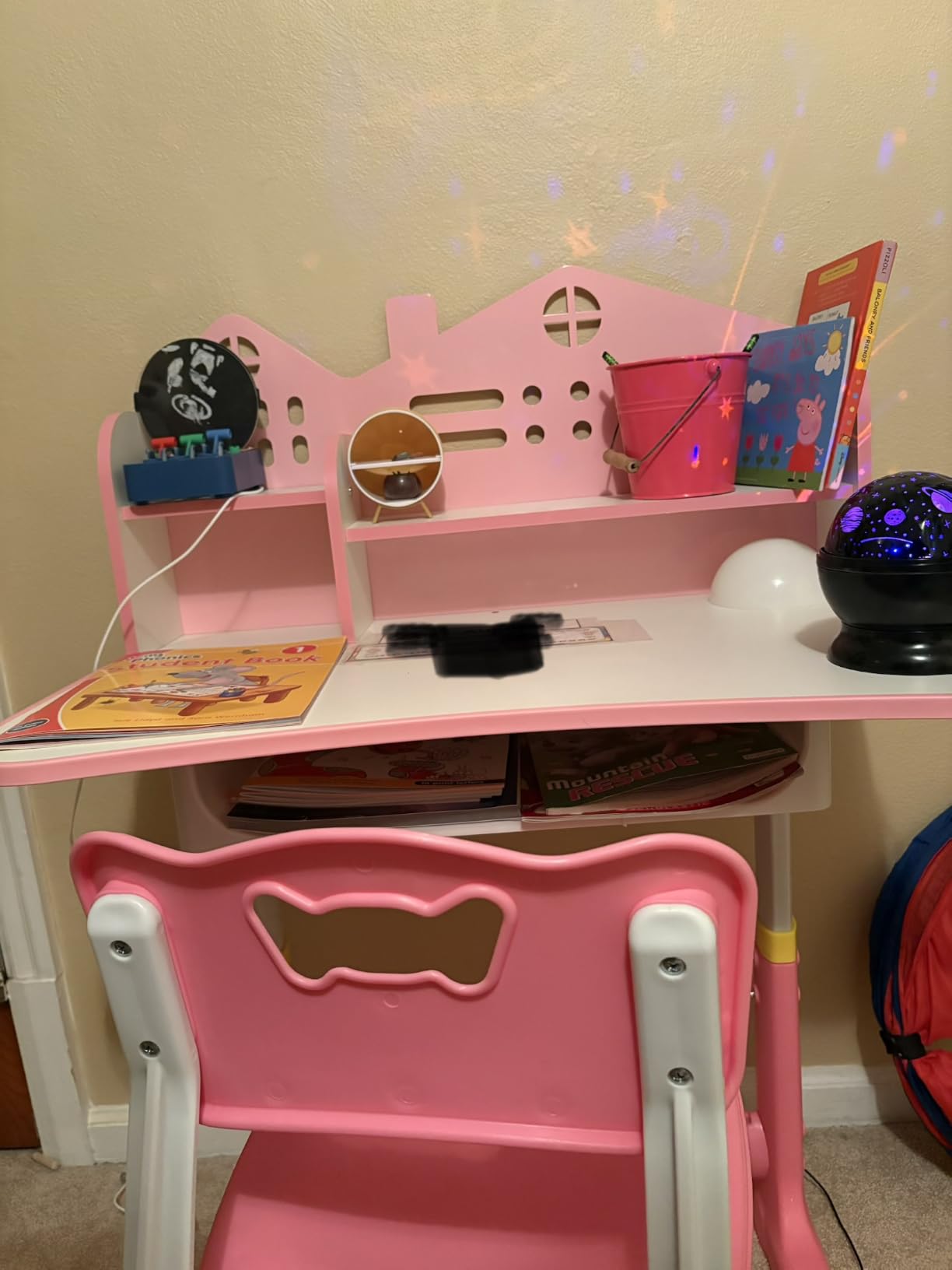 Kids Desk and Chair Set, Height Adjustable Child's School Study Writing Tables, Kids Desk with Bookstand and Storage Drawer, Widened Desktop with Desktop for Boys and Girls customer photo 1
