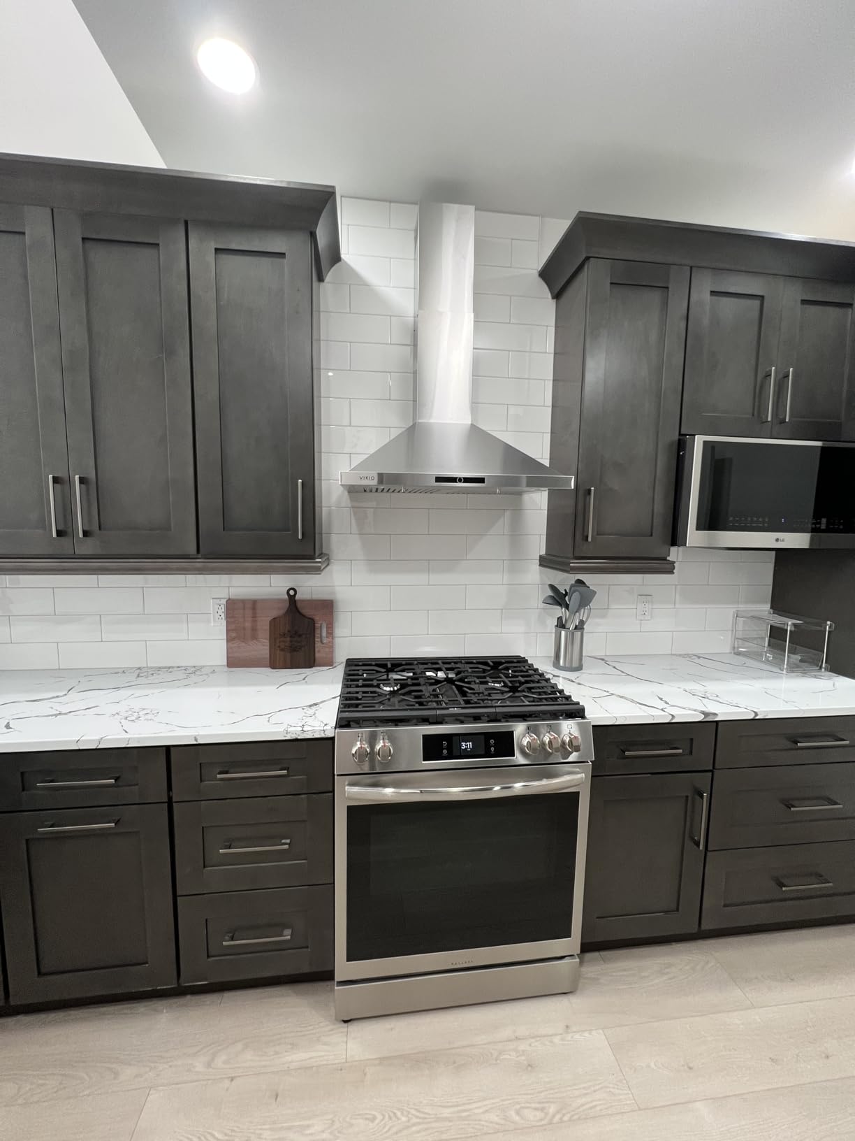 VIKIO HOME 30 Inch Wall Mount Range Hood 580CFM Low Noise Touch Control | Ducted/Ductless Convertible, Stainless Steel Kitchen Vent Hood with 3-Speed Fan and LED Lights customer photo 2