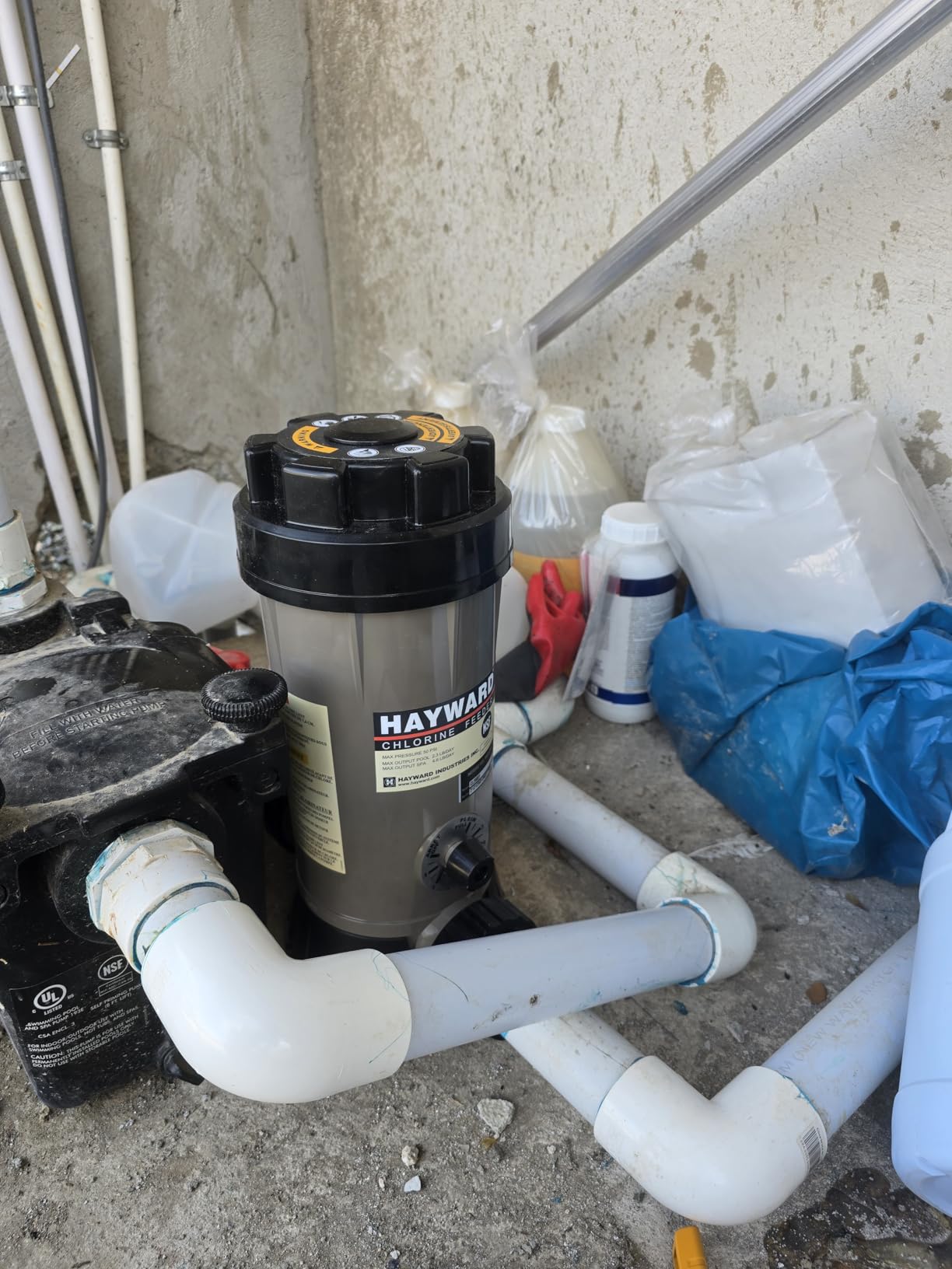 Hayward CL200EF in-Line Automatic Chlorine Feeder, Offline Pool Chlorinator and Chlorine Dispenser, Up to 9 lb Capacity customer photo 1