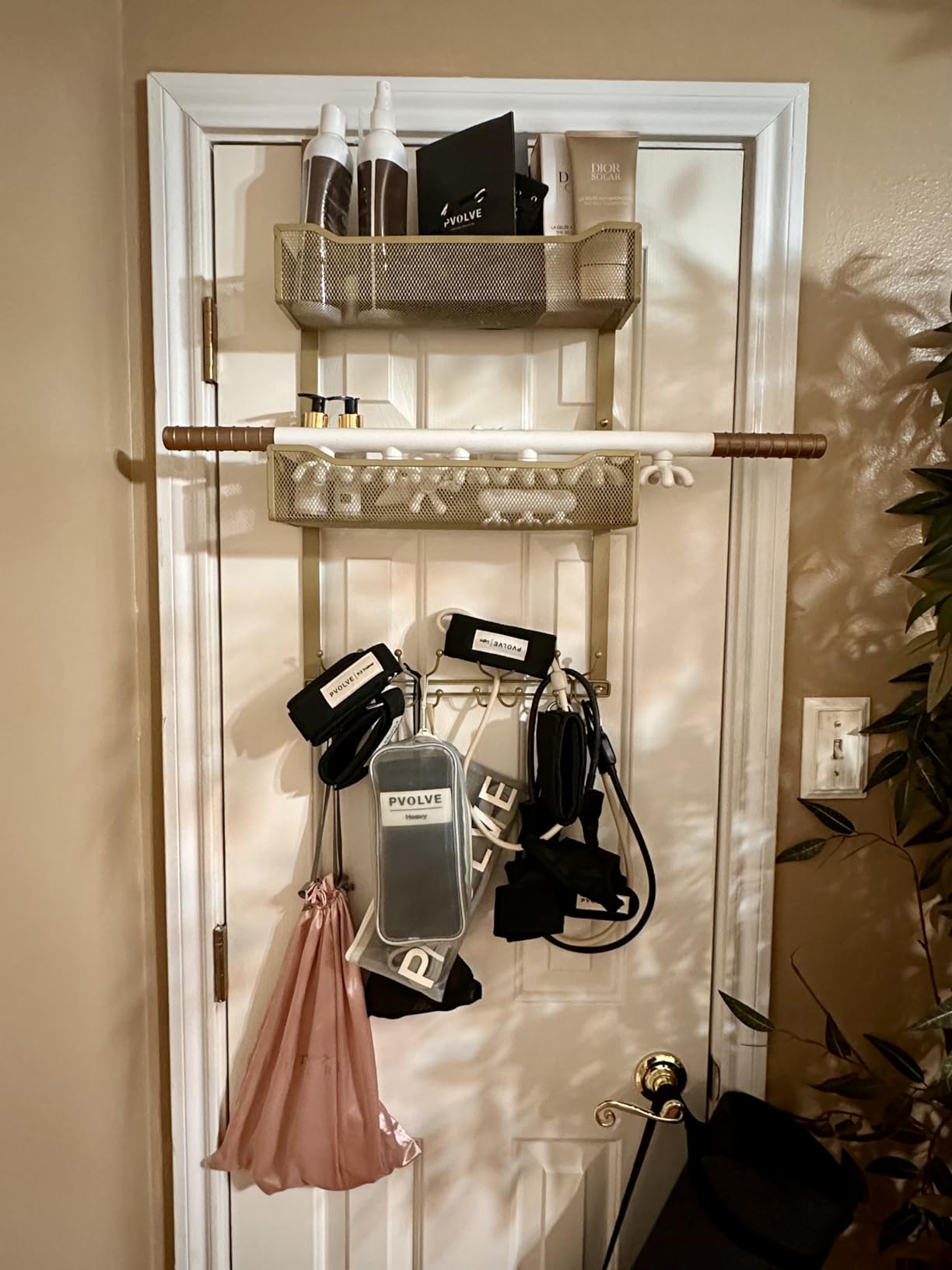 SWTYMIKI Over The Door Hook with 16 Hooks & 2 Mesh Baskets - Heavy Duty Over The Door Organizer Hanger for Towels, Coats, Clothes - Space Saving Hanging Rack for Bathroom, Living Room, White customer photo 1