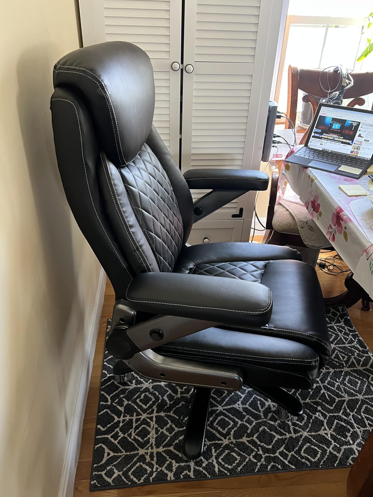 Indulgear Large Heavy Duty Office Chair with 5D Flip Arms, Big and Tall Executive Office Desk Chair with Pocket Spring Cushion, High Back Computer Chair with Lumbar Support, Dual Rubber Wheel customer photo 1