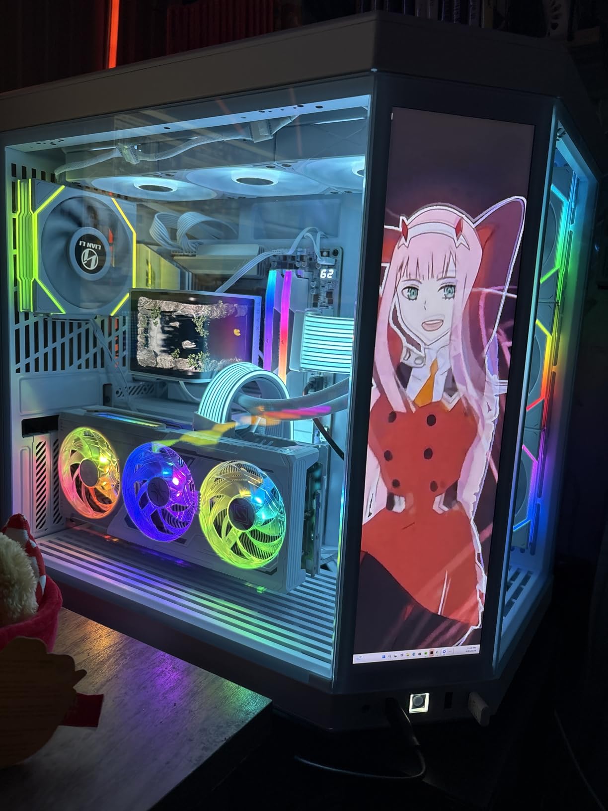 HYTE Y70 Touch Infinite Modern Aesthetic Gaming PC Case - Integrated 2.5K LCD Touchscreen Screen Display - Dual Chamber ATX Desktop Chassis - 10 Fan Capacity - Luxury PCIe 4.0 Riser Cable - Pitch Black customer photo 1