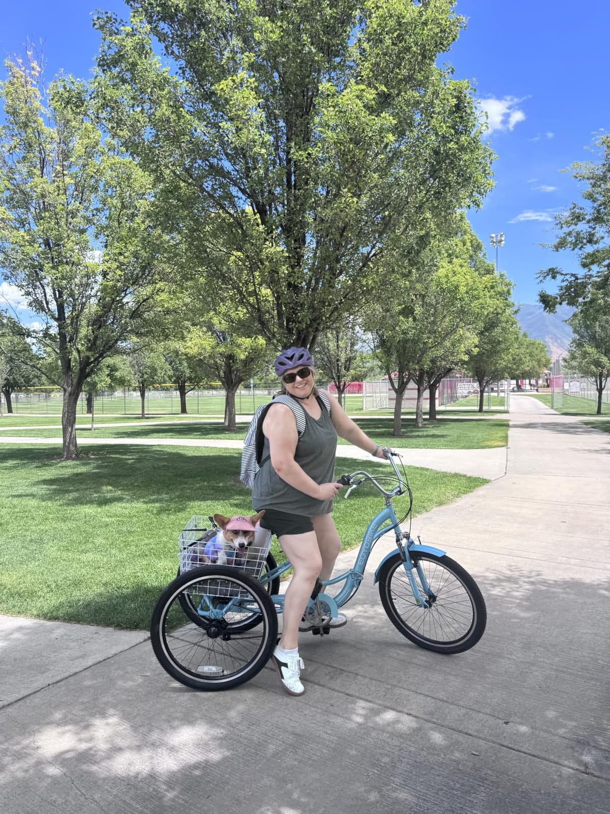 MOPHOTO Adult Folding Tricycle, Foldable 3 Wheel Bike Seniors, 20/24/26 in | 7-Speed, Low Step-Through, Large Cargo Basket, Adjustable Seat with Backrest, Front Suspension, 350lbs Capacity, Easy Setup customer photo 1