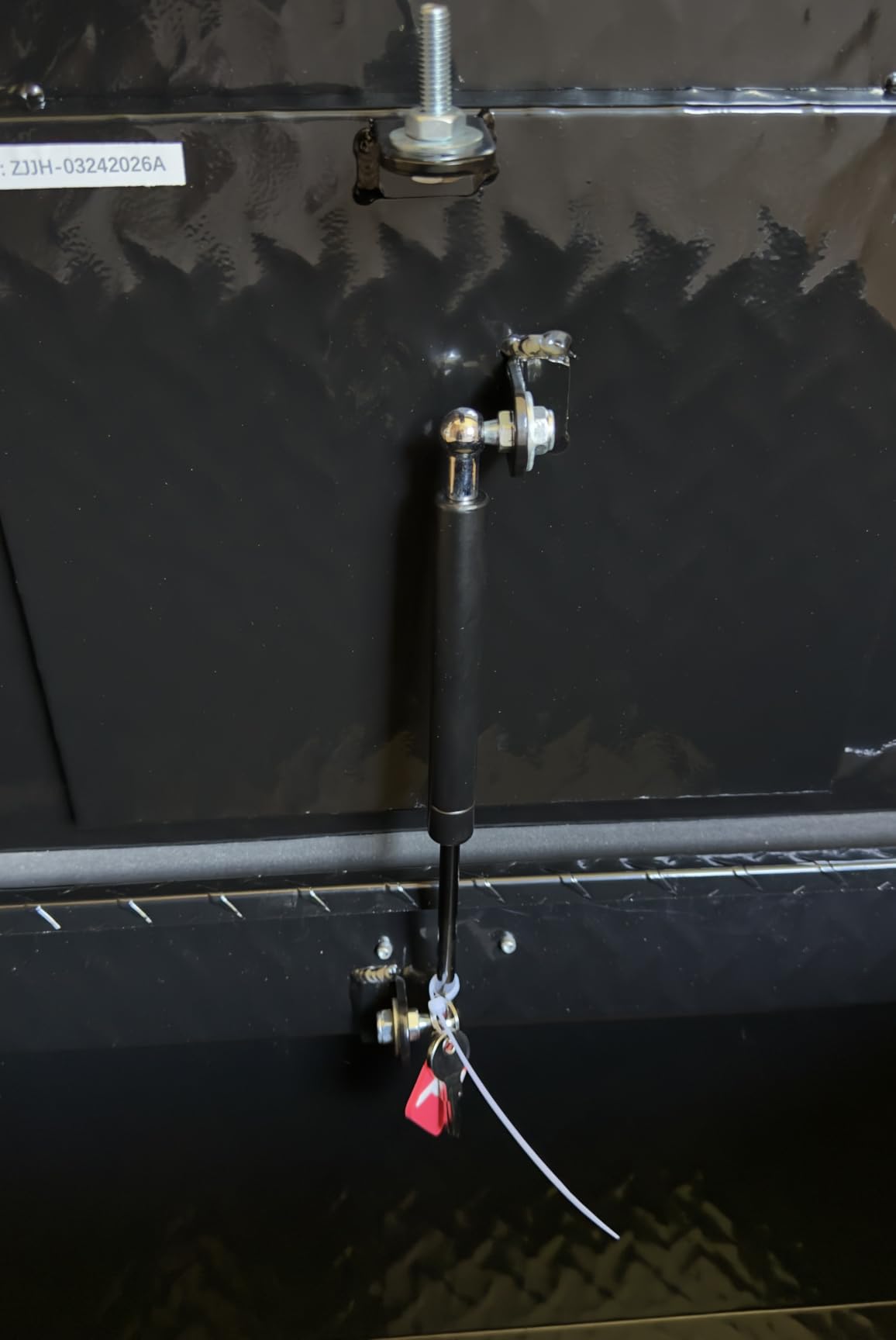 FORWODE Trailer Tongue Box 39 Inch Aluminum Tongue Tool Box Lockable Trailer Tool Chest with Gas Strut customer photo 1