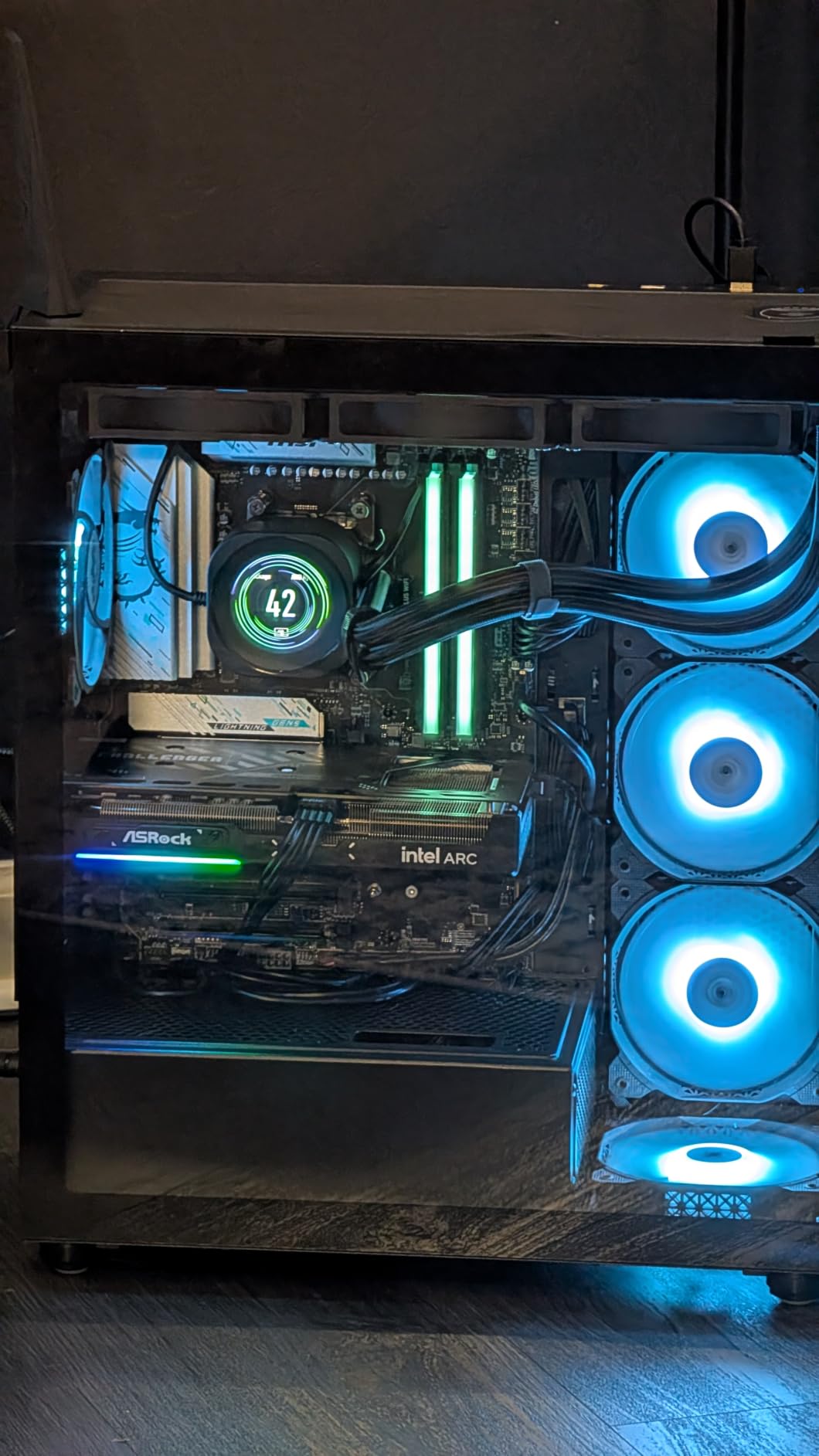 ASRock Intel Arc B580 Challenger 12GB OC Graphics Card, Xe2-HPG, 2740MHz GPU, 12GB GDDR6 192 Bits, PCIe 4.0, Dual Fans, 0dB Silent, DP 2.1, HDMI 2.1a customer photo 1
