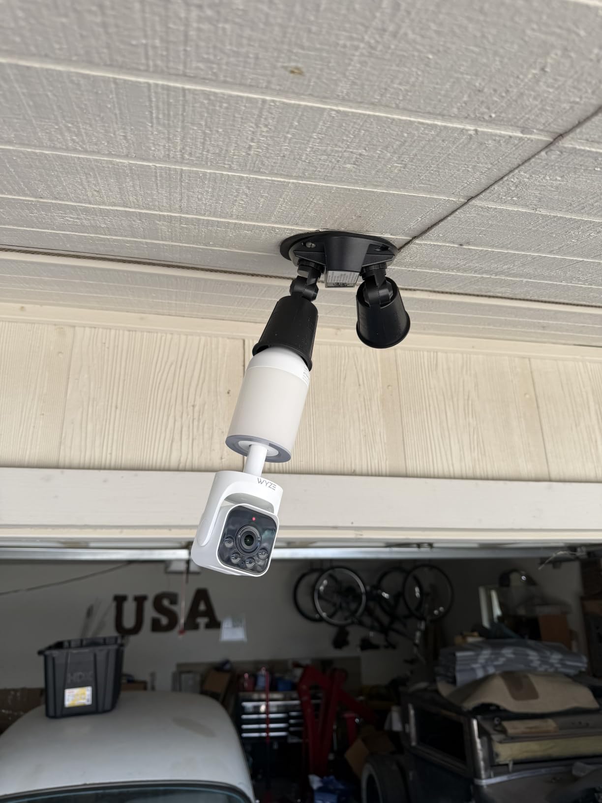 WYZE Bulb Cam - 2K HD Smart Light Bulb Security Camera, E26 Socket customer photo 1