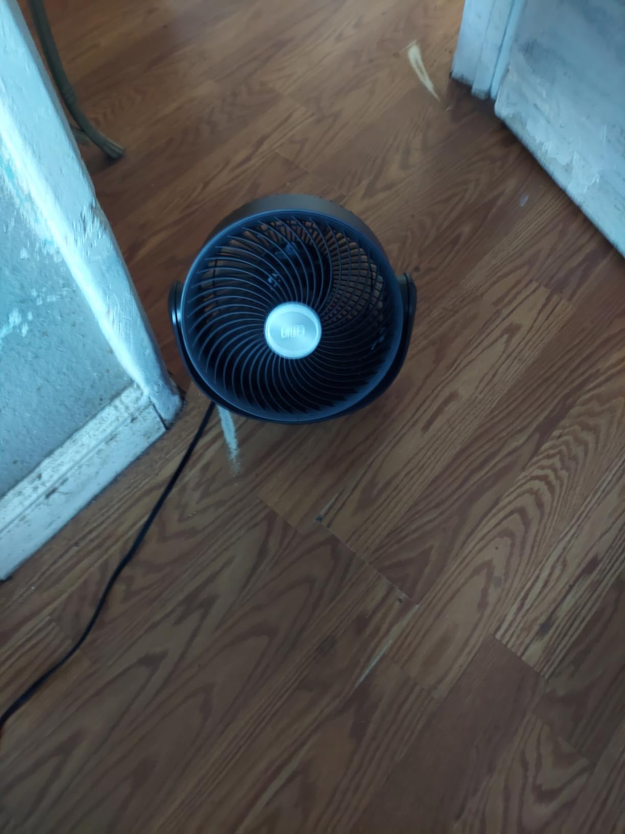 DREO Fan for Bedroom, Table Air Circulator for Whole Room, 11 Inch, 60ft Strong Airflow, 120° adjustable tilt, 20db Low Noise, Quiet, 3 Speeds, Desk Fan for Home,Office, Kitchen customer photo 1