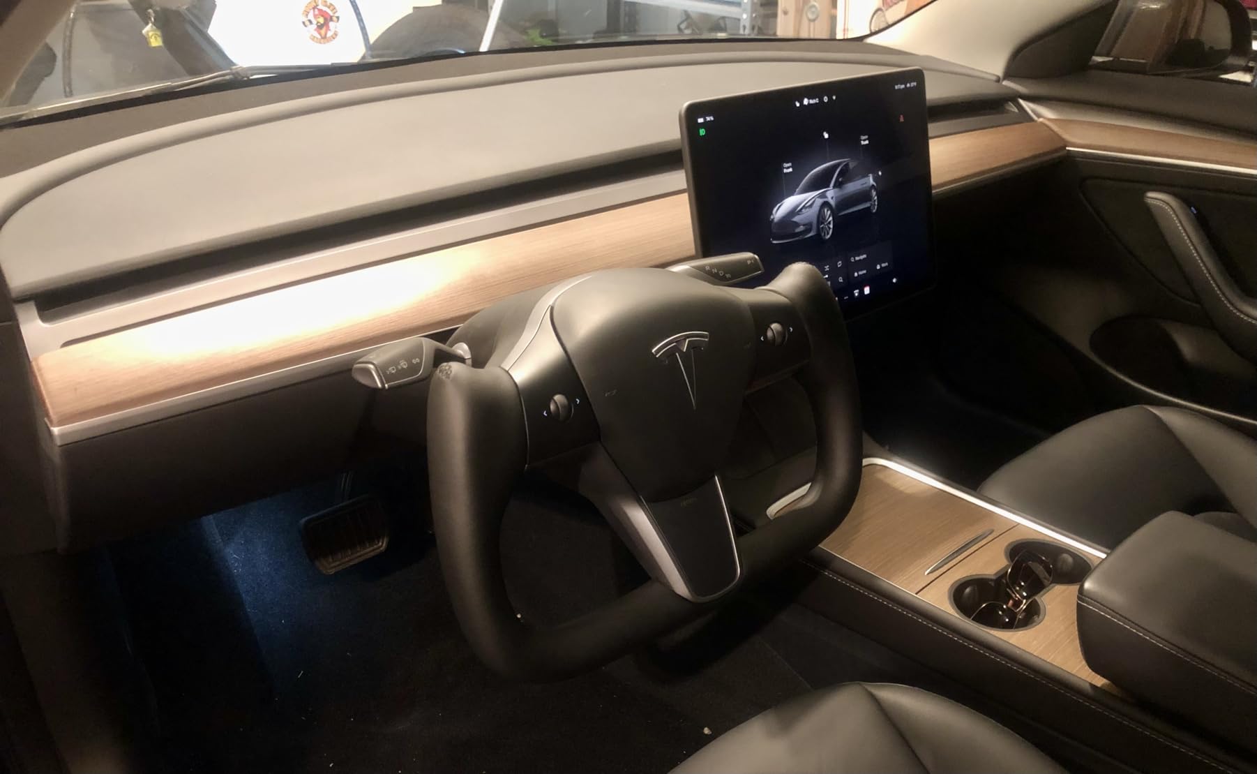 Tlyard Yoke Steering Wheel Personalized for Tesla 3 Y, Black Nappa Leather with Glossy Carbon Fiber for Tesla Model 3 2017-2023, Model Y 2019-2024 With Heating Function customer photo 2
