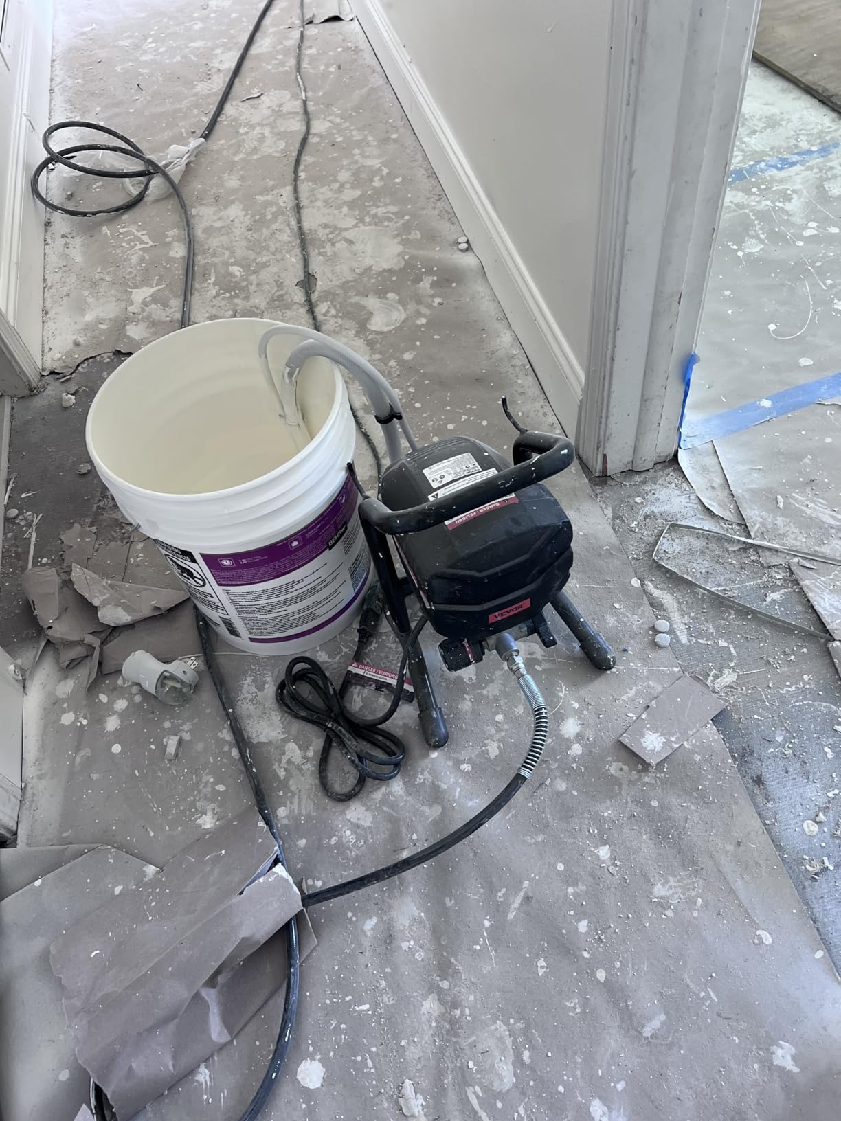 VEVOR Stand Airless Paint Sprayer, 650W High Efficiency Airless Sprayer, 3000PSI Electric Paint Sprayer Machine Extension Rod and Cleaning Kits for Interior and Exterior Furniture/Fence/Home/House customer photo 2