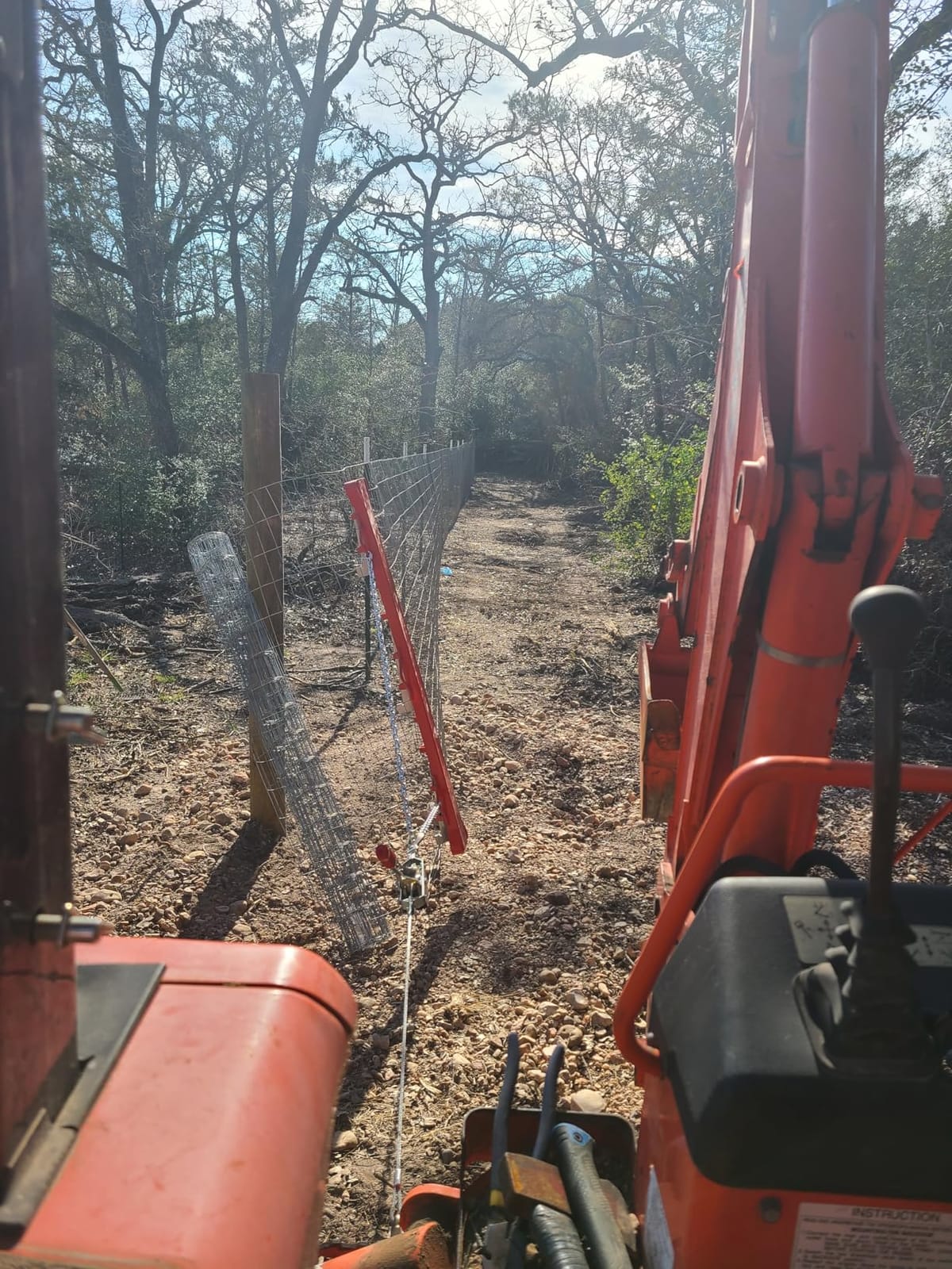 4ft Woven Wire Fence Stretcher Bar with 5 Wedges, Field Fence Stretcher for Farms, Pastures, Garden Barriers (Red) customer photo 2