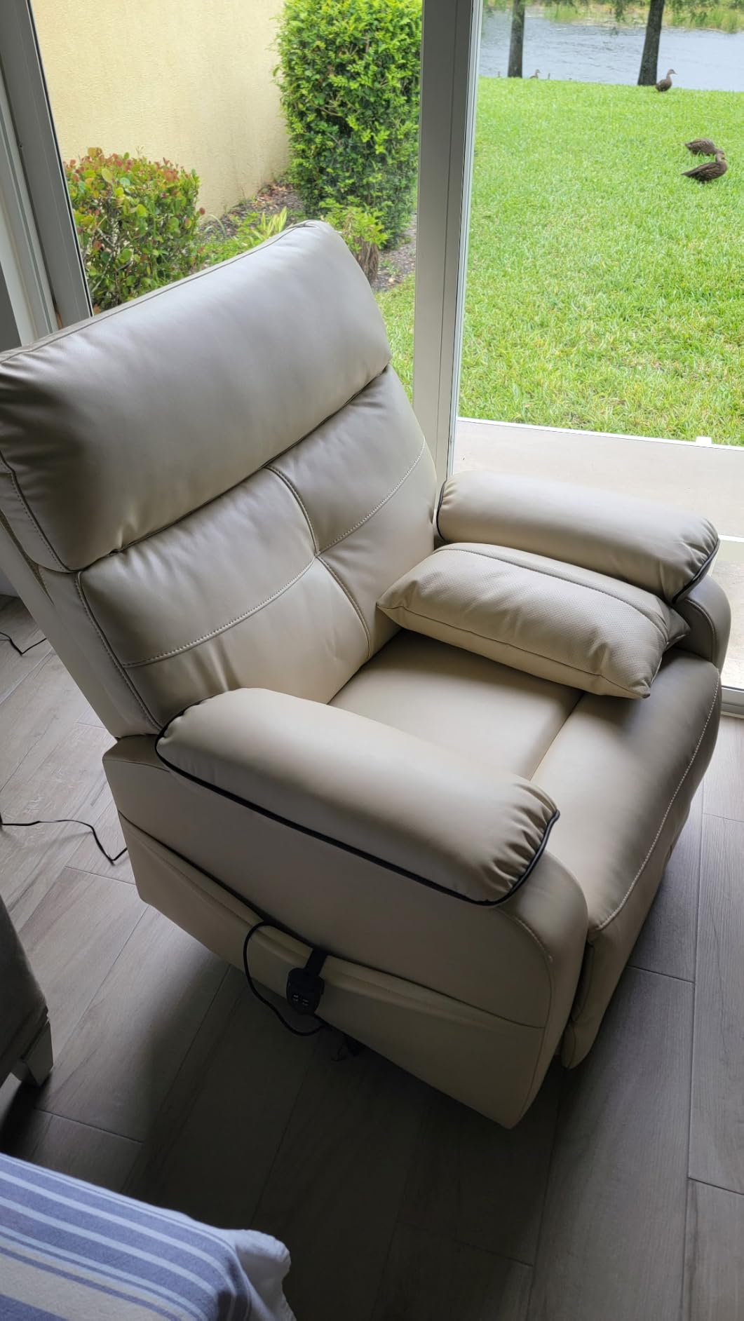 Dual Motor Power Lift Recliner Chair for Adult & Elderly, Leather, Beige | Infinite Position Lay Flat Lift Chair with Heat & Massage, Cup Holder, Lumbar Pillow, Wireless Charger, USB Ports, Leather customer photo 1