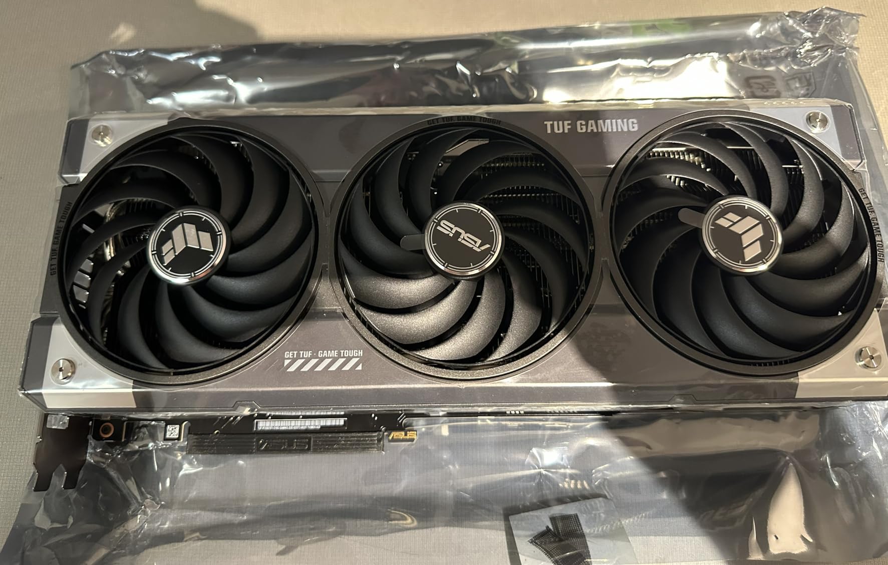 ASUS TUF Gaming NVIDIA GeForce RTX 5070 Ti 16GB GDDR7 OC Edition Graphics Card, (PCIe 5.0, HDMI/DP 2.1, 3.125-Slot, Military-Grade Components, Protective PCB Coating), 3 Year Warranty customer photo 1