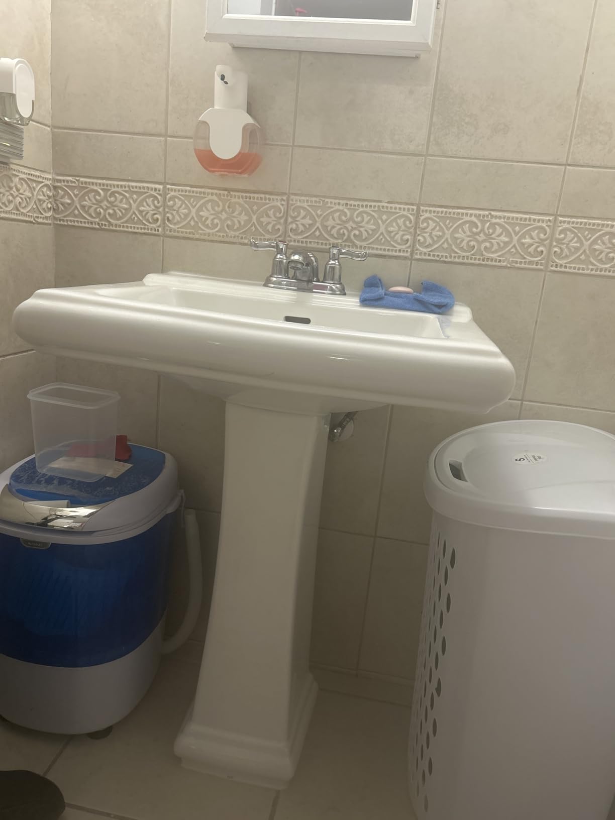 Bathroom Pedestal Sink, 20'' Pedestals Sinks With Overflow and Single Pre-Drilled Hole, White Ceramic Pedestal Sink for Bathroom customer photo 2