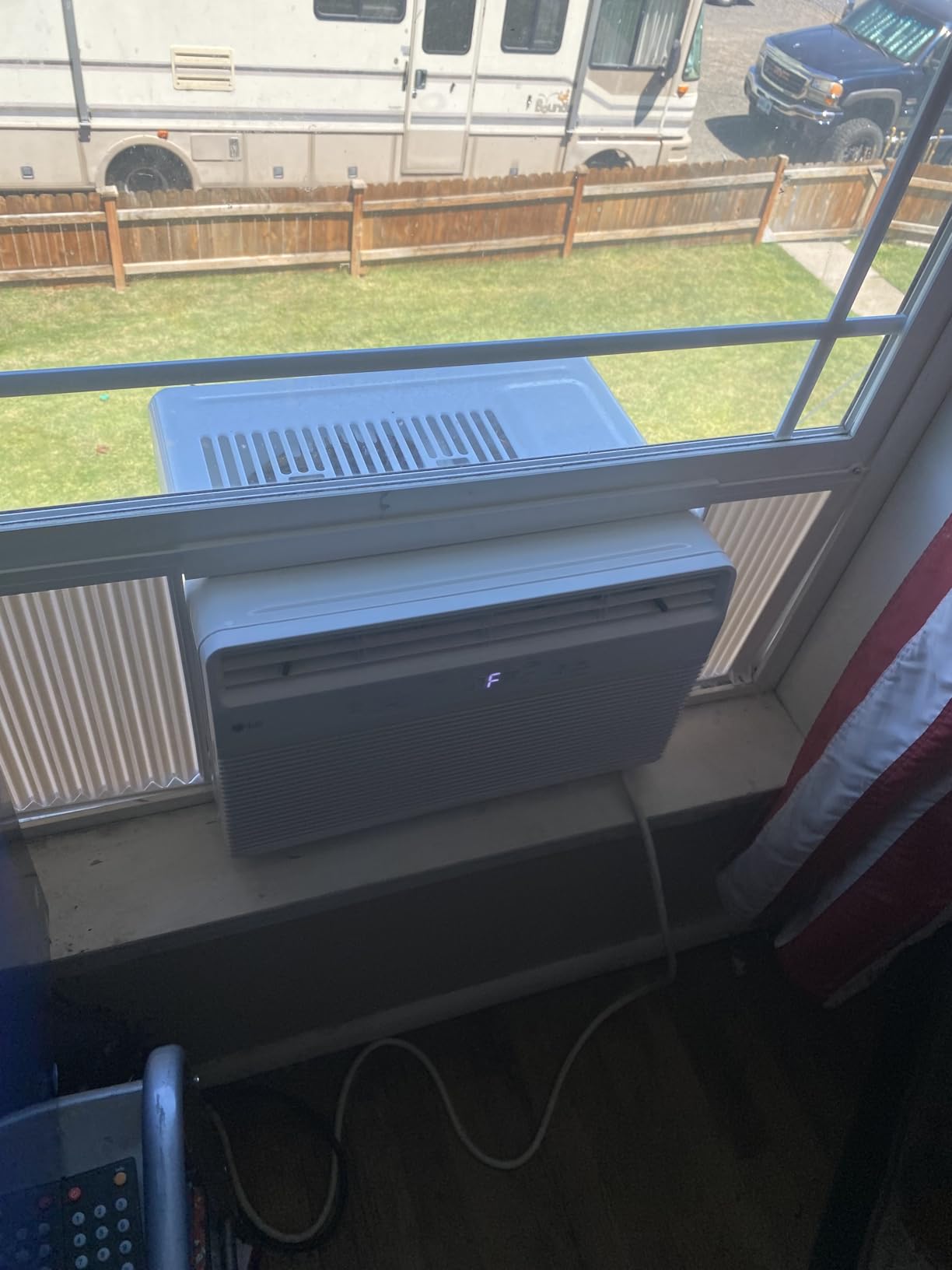LG 5000 BTU Window Air Conditioner with Remote, Easy Button Control Ultra-Quiet Compact-size Cools 150 Sq.Ft. for Small Room, Washable Filter AC Unit Easy Installation White LW5025R customer photo 1