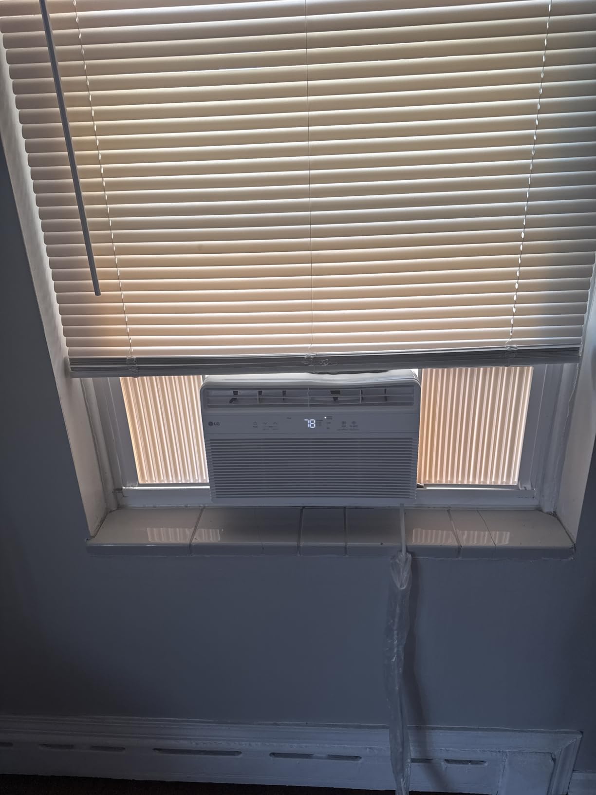LG 5000 BTU Window Air Conditioner with Remote, Easy Button Control Ultra-Quiet Compact-size Cools 150 Sq.Ft. for Small Room, Washable Filter AC Unit Easy Installation White LW5025R customer photo 2