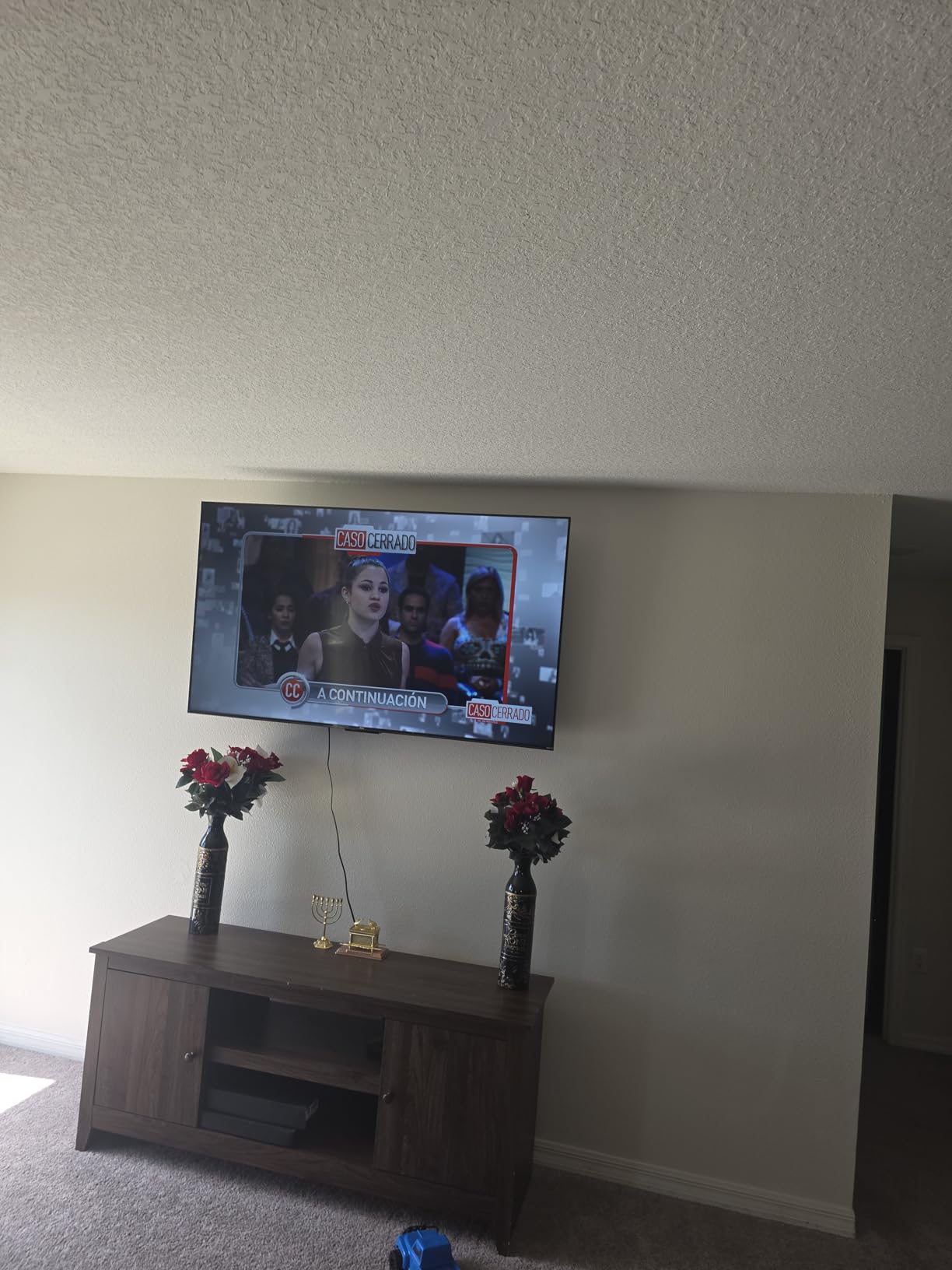 monTEK Heavy Duty Full Motion TV Wall Mount for 37-90 Inch TVs up to 165 lb | Dual articulating arms extend 16.6 in; smooth tilt and swivel, 4X load tested, max VESA 600x400 mm, 12/16 in wood studs customer photo 1
