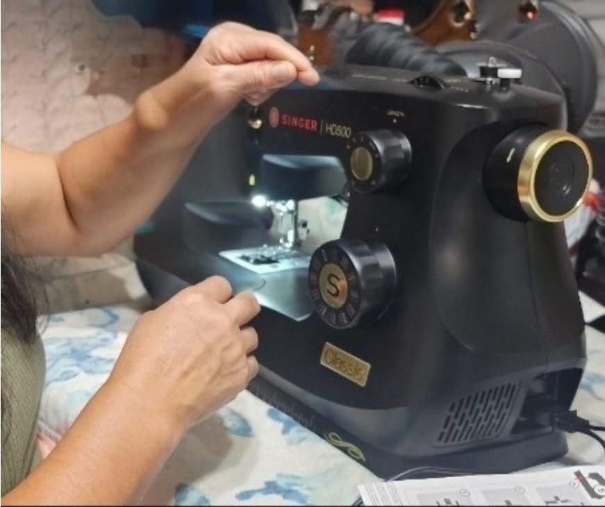 SINGER Super Bundle, Heavy Duty 500 Sewing Machine with Carrying Case, 23 built-in stitches, high speed motor, strong piercing power, 1-step buttonhole, metal frame, LED light customer photo 2
