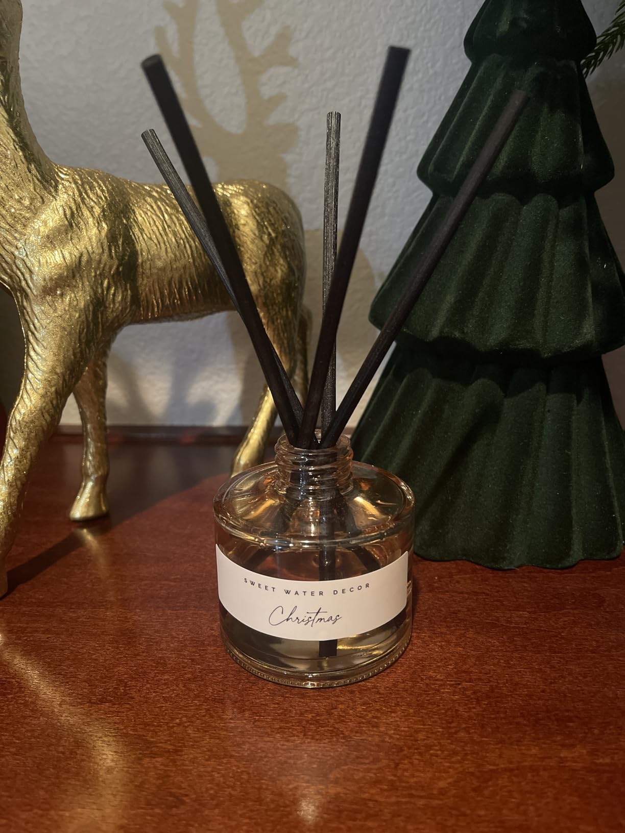 Sweet Water Decor Luxury Getaway Reed Diffuser - Hotel Scent Diffuser with Long-Lasting Premium Fragrance of Leather, Iris, Sandalwood for 4 Months - Ideal for Home Decor customer photo 2
