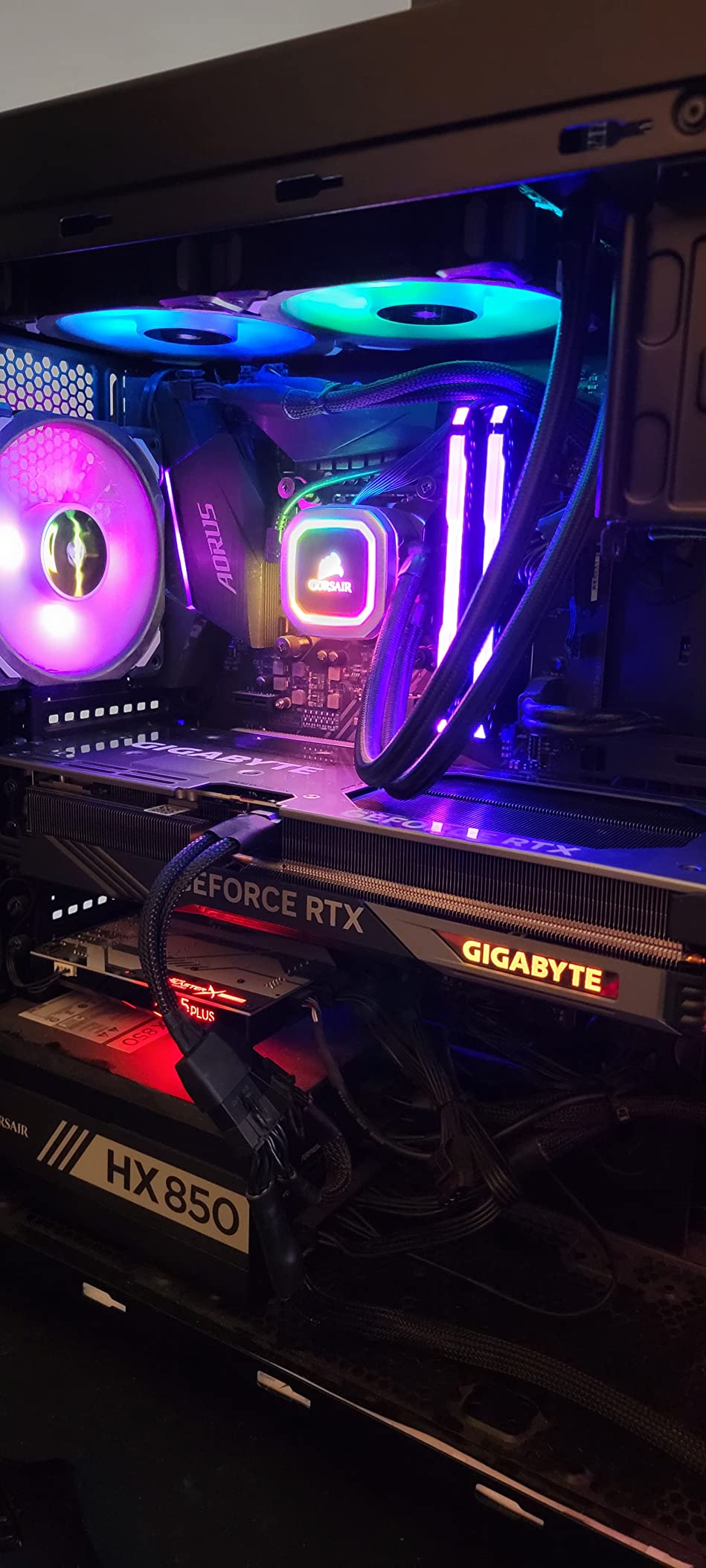 GIGABYTE GeForce RTX 5070 Ti Gaming OC 16G Graphics Card, 16GB 256-bit GDDR7, PCIe 5.0, WINDFORCE Cooling System, GV-N507TGAMING OC-16GD Video Card customer photo 2