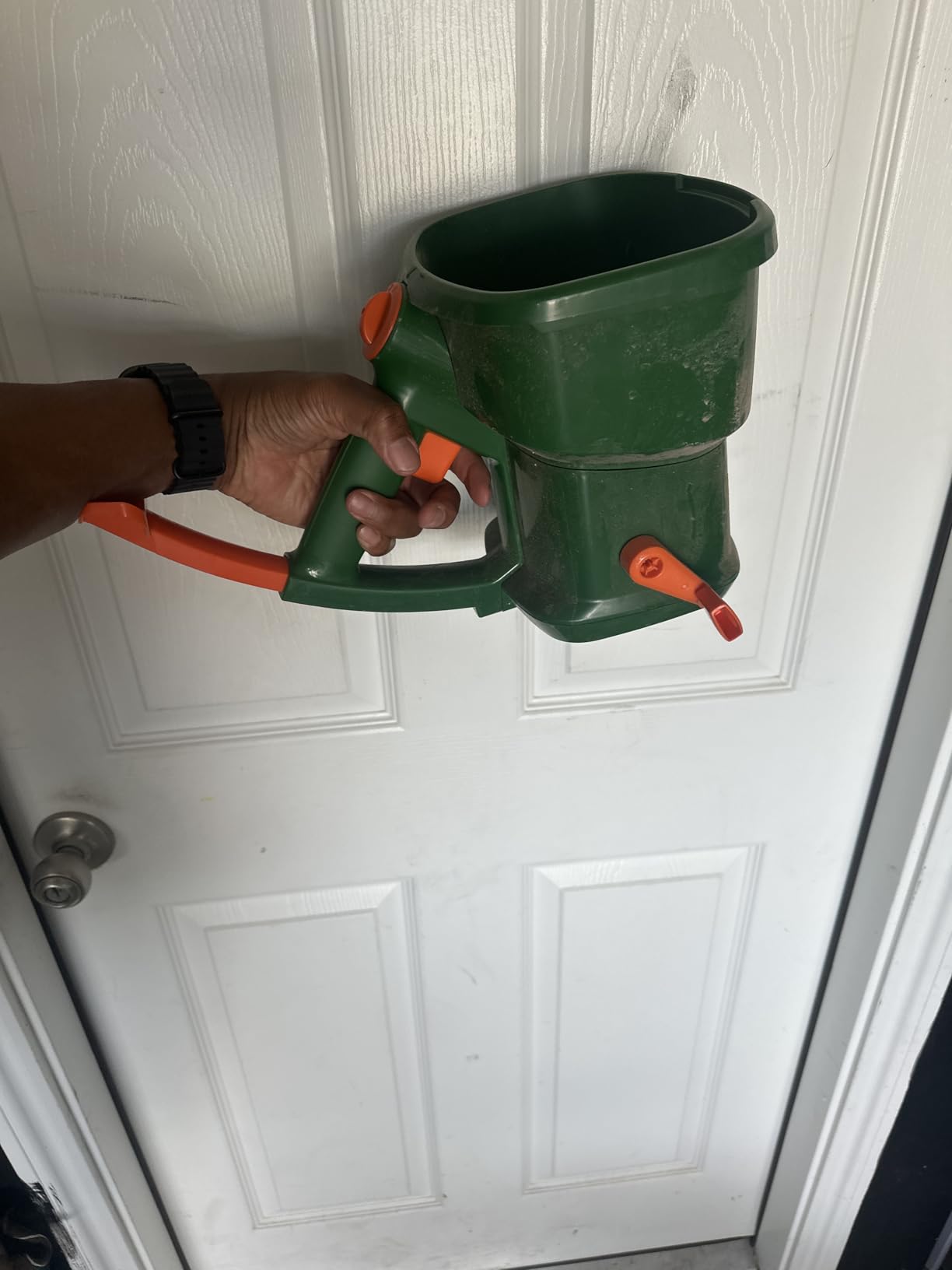 Scotts Whirl Hand-Powered Spreader | For Grass Seed, Lawn Fertilizers, Salt, and Ice Melt, Handheld Spreader Holds up to 1,500 sq. ft. of Product customer photo 1