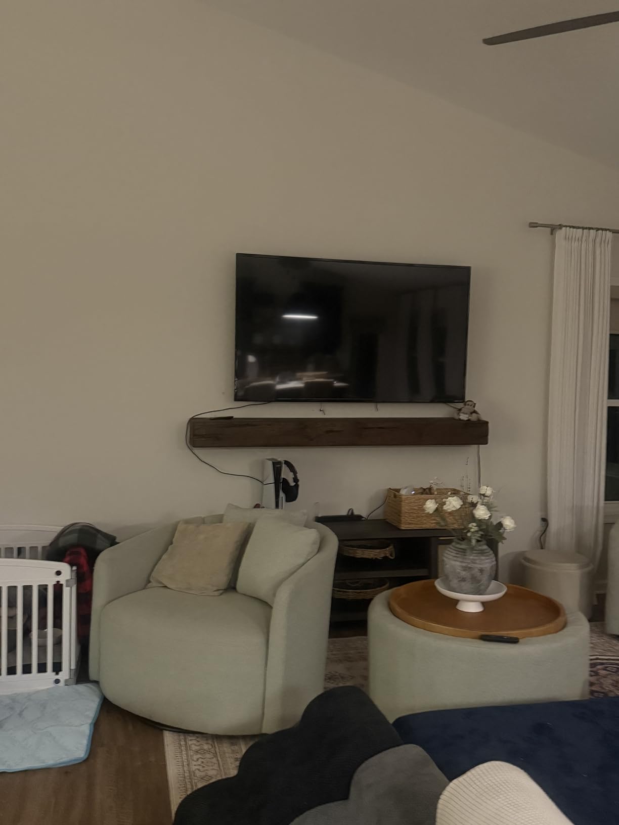 Samsung 65-Inch Class QLED Q7F Series Samsung Vision AI Smart TV (2025 Model, 65Q7F) Quantum HDR, Object Tracking Sound Lite, Q4 AI Gen1 Processor, 4K upscaling, Gaming Hub, Alexa Built-in customer photo 1