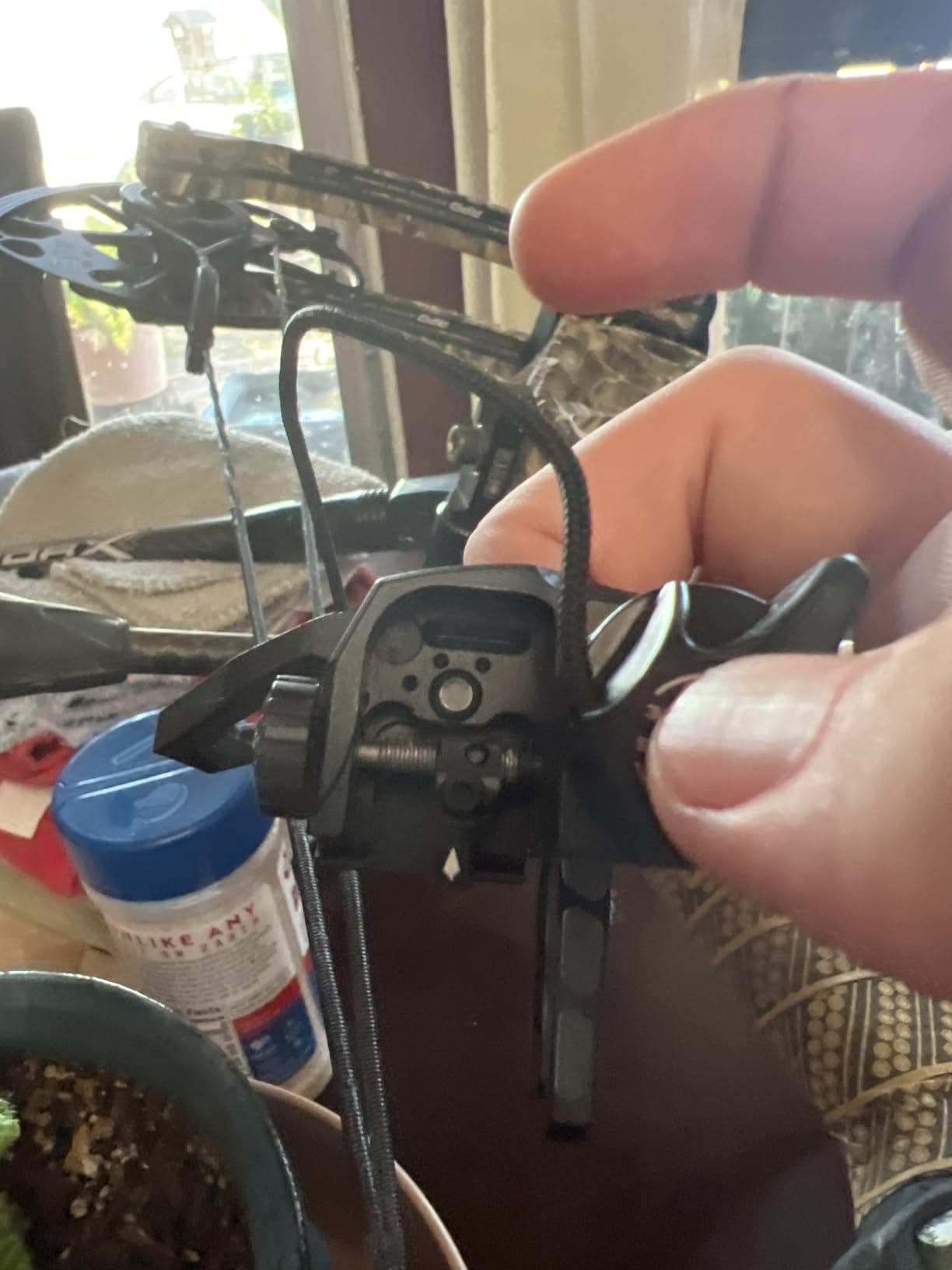 QAD Ultrarest Integrate MX2 Right Hand Full Containment Drop-Away Arrow Rest, Black #UQMX2BK-R customer photo 2