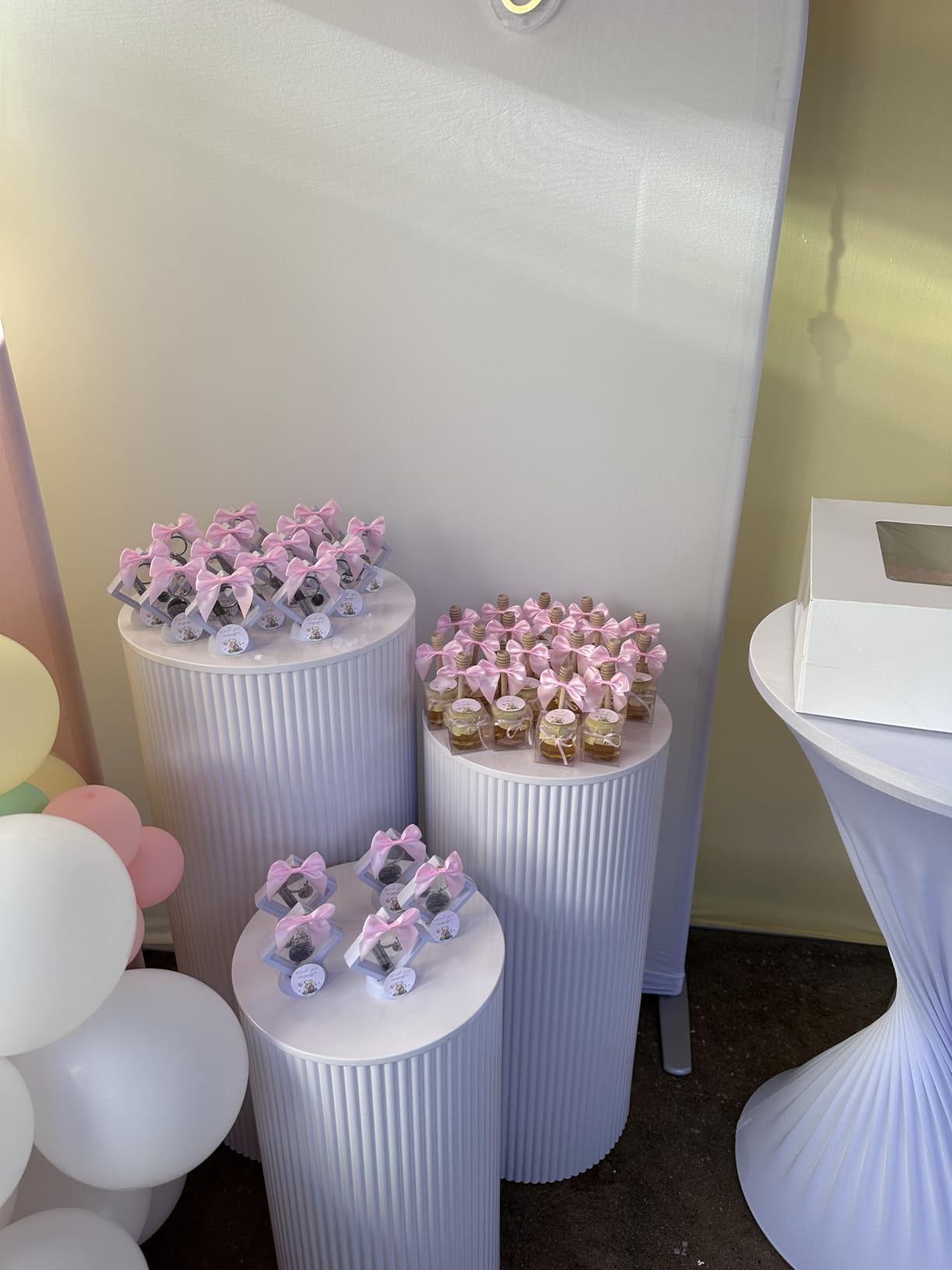 Fivenl 5 Pcs Metal Pleated Cylinder Pedestal Stands for Party, Heavy Duty White Round Cake Pedestal Stand Flower Plant Display Plinth Pillars for Wedding Birthday Event Decor customer photo 1