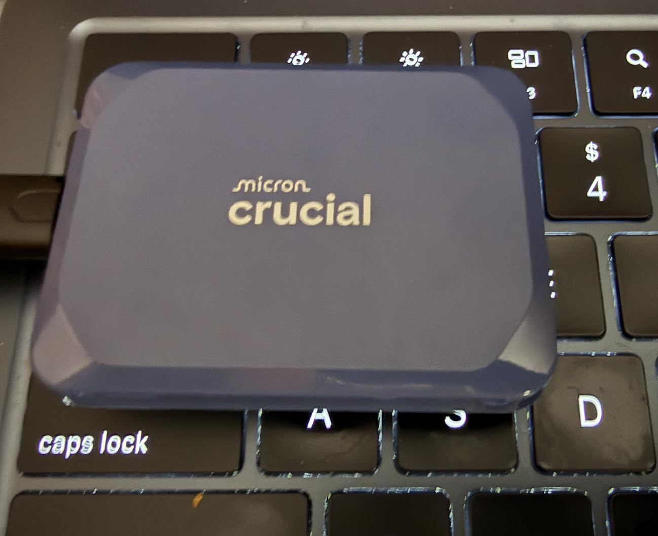 Crucial X10 1TB Portable SSD, Up to 2,100MB/s, USB 3.2 USB-C, External Solid State Drive, Compatible with Windows, Mac & Android, Durable Storage for Games, Photos & Files, Blue customer photo 1