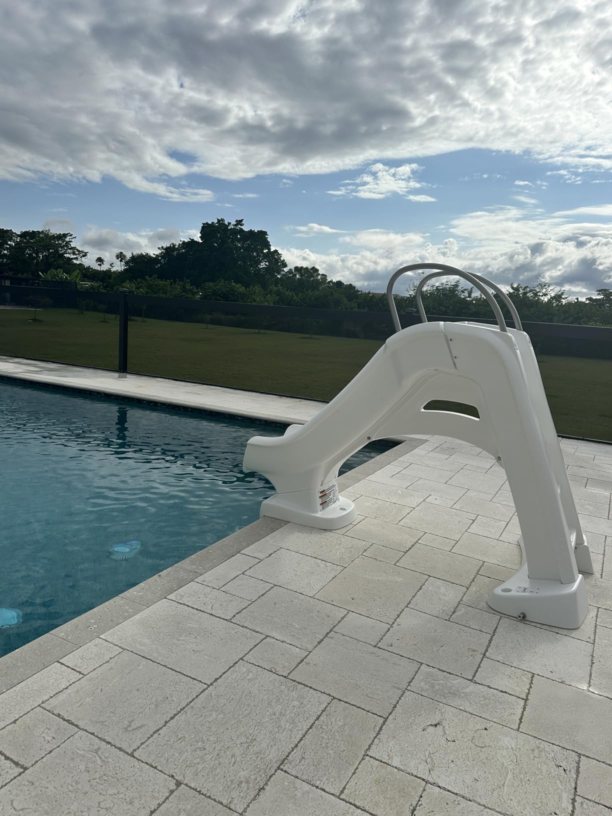 Step2 Vero Pool Slide, Outdoor/Indoor Waterproof Patio Furniture, Non-Slip Steps, Hose Attachment, Made of Durable Plastic, 4 Feet, White customer photo 2