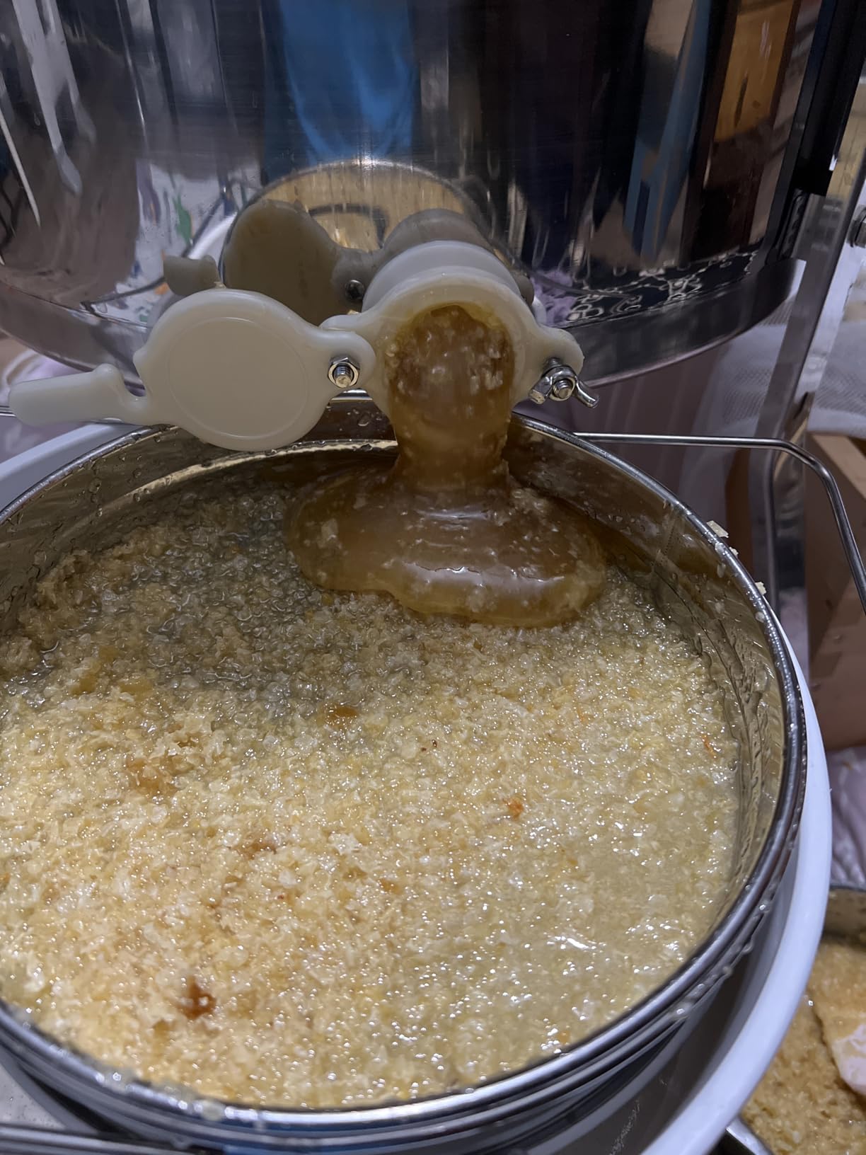 VEVOR Electric Honey Extractor, 3 Frame Honey Extractor with Transparent Lid, Stainless Steel Honeycomb Drum Spinner, Height Adjustable, Honeycomb Extraction Equipment for Beekeeping customer photo 2