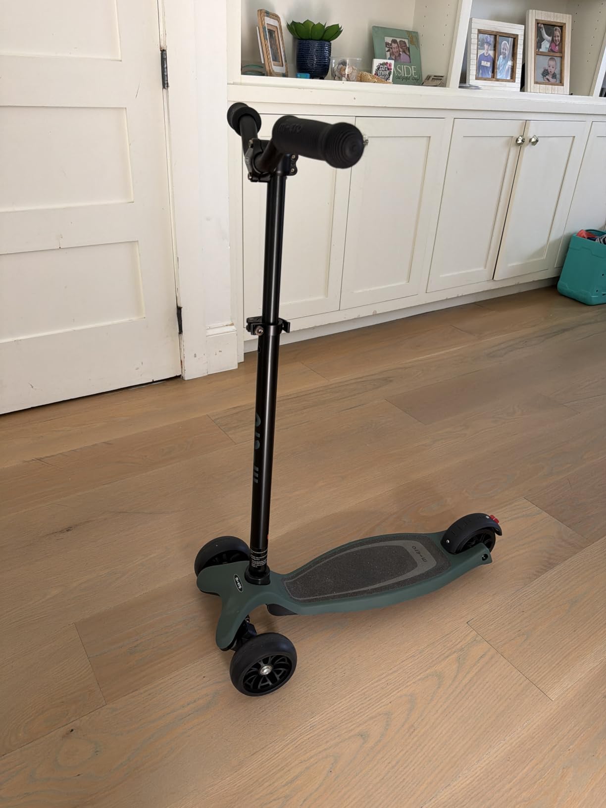 Micro Kickboard Reloaded Three-Wheel Scooter for Big Kids, Teens, & Adults - Lean-to-Steer Carving Ride, Adjustable T-Bar, Wide Wheels, Up to 220 lb, Ages 13+ customer photo 1