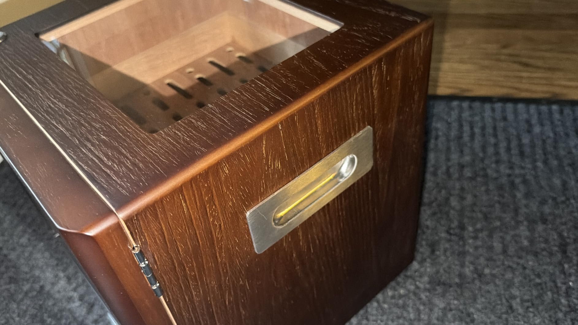 XIFEI Cigar Humidor Cabinet, Glass Top & Adjustable LED Lighting, Digital Hygrometer customer photo 1