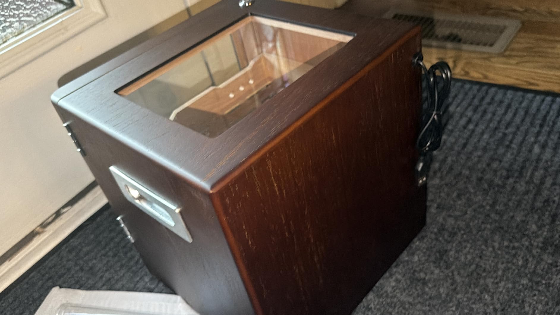 XIFEI Cigar Humidor Cabinet, Glass Top & Adjustable LED Lighting, Digital Hygrometer customer photo 2