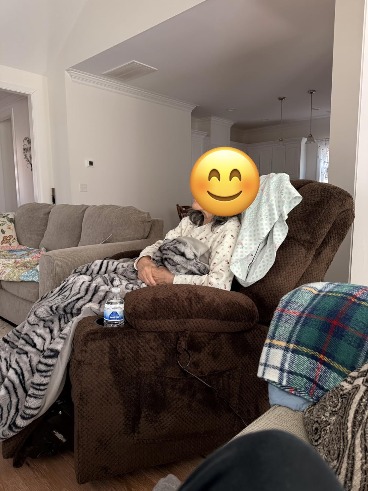 MCombo Dual Motor Power Lift Recliner Chair for Elderly, Massage Heat 7890 | Zero Gravity Lift Chair, Infinite Position, Lay Flat, USB Ports, Cup Holders, FSC, OEKO-TEX, Fabric (Medium, Yale Blue) customer photo 2