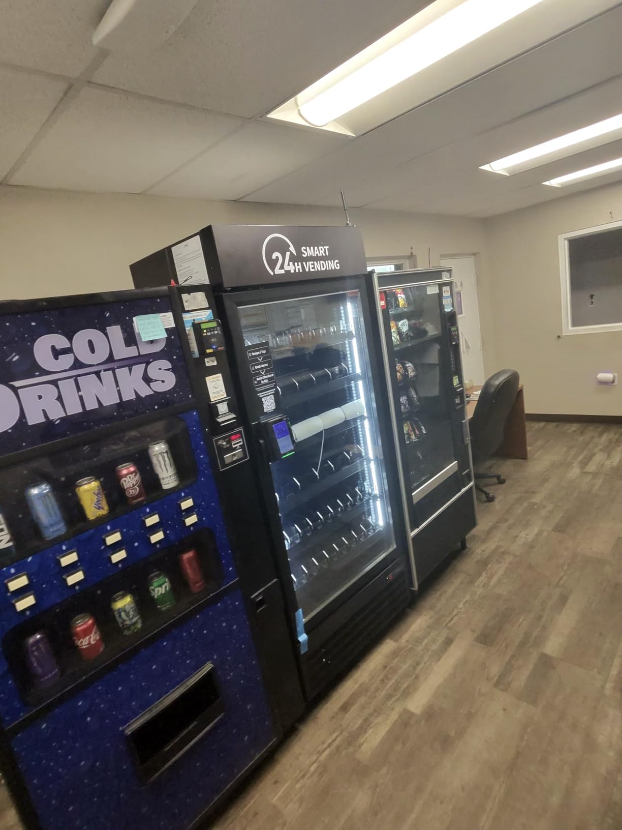 Smart Combo Vending Machine for Business with AI Technology Vending Machine for Sale, Card Reader & App Control Refrigerated Commercial US-360 customer photo 2