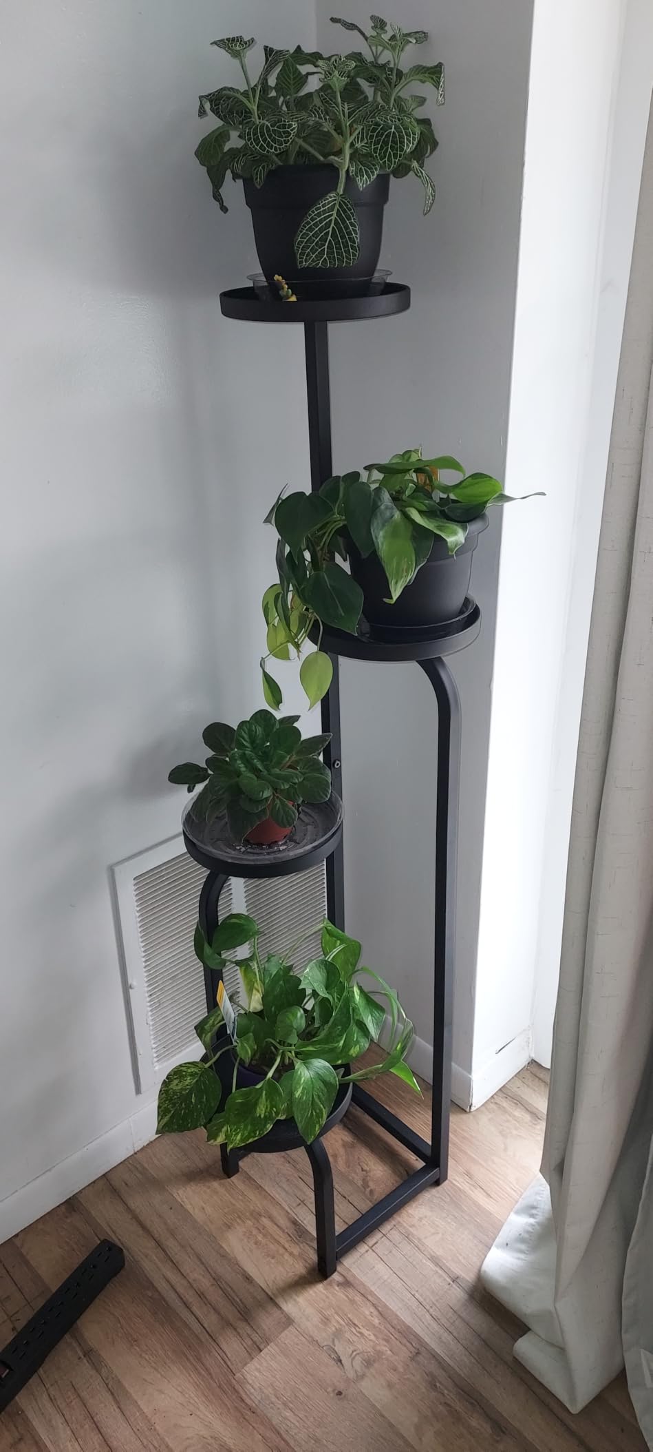 Bamworld Corner Plant Stand Indoor Outdoor Tall Metal Flower Pot Stands | 4 Tier Gold Heavy Duty Plant Shelf for Patio Garden Balcony Living Room Bedroom (Patent Design) customer photo 2