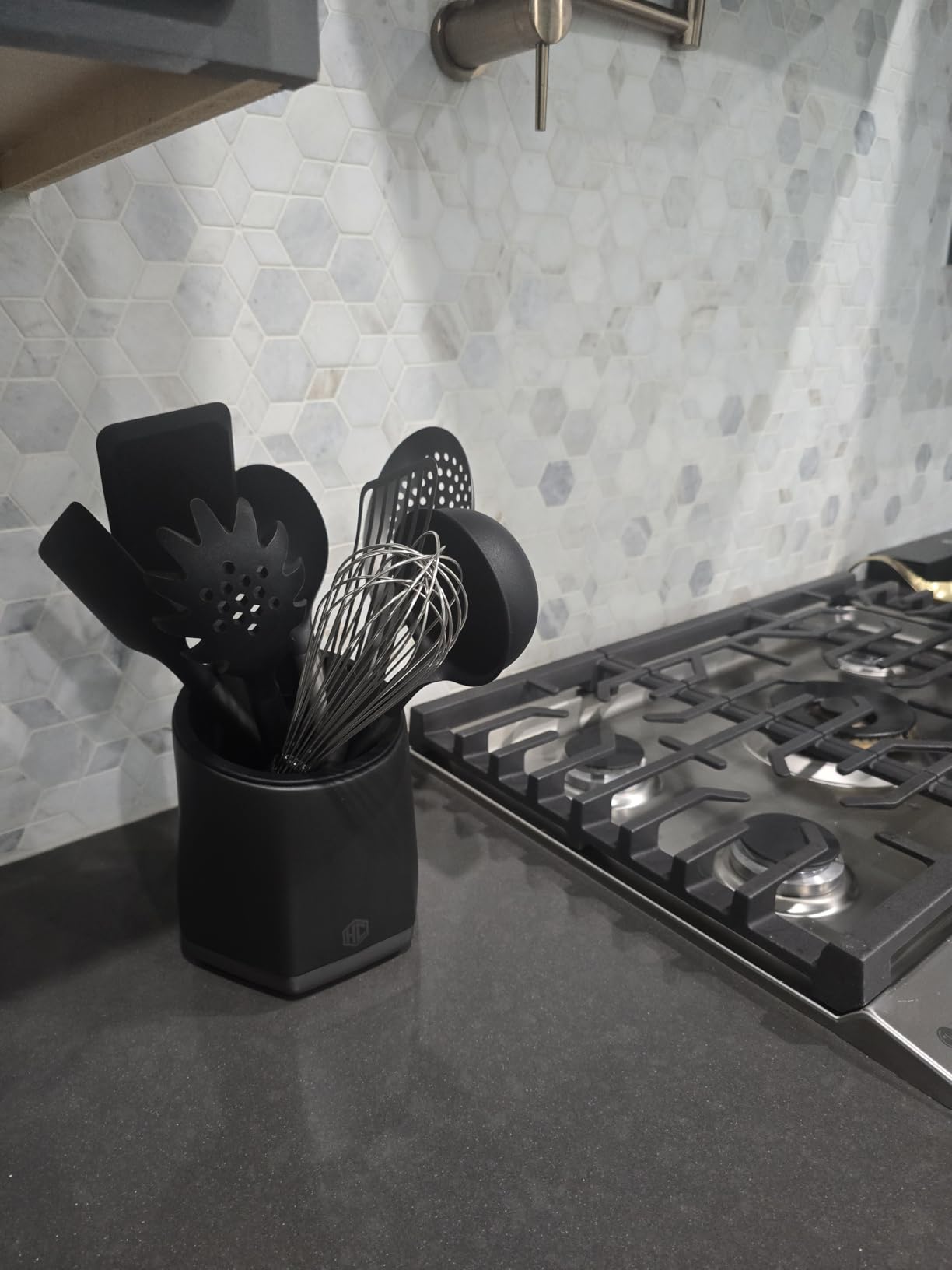 HexClad 9-Piece Kitchen Utensil Set, Heat-Resistant to 450°F | Dishwasher-Safe, Stainless Steel & Silicone Tools, Fingerprint Resistant Finish customer photo 2