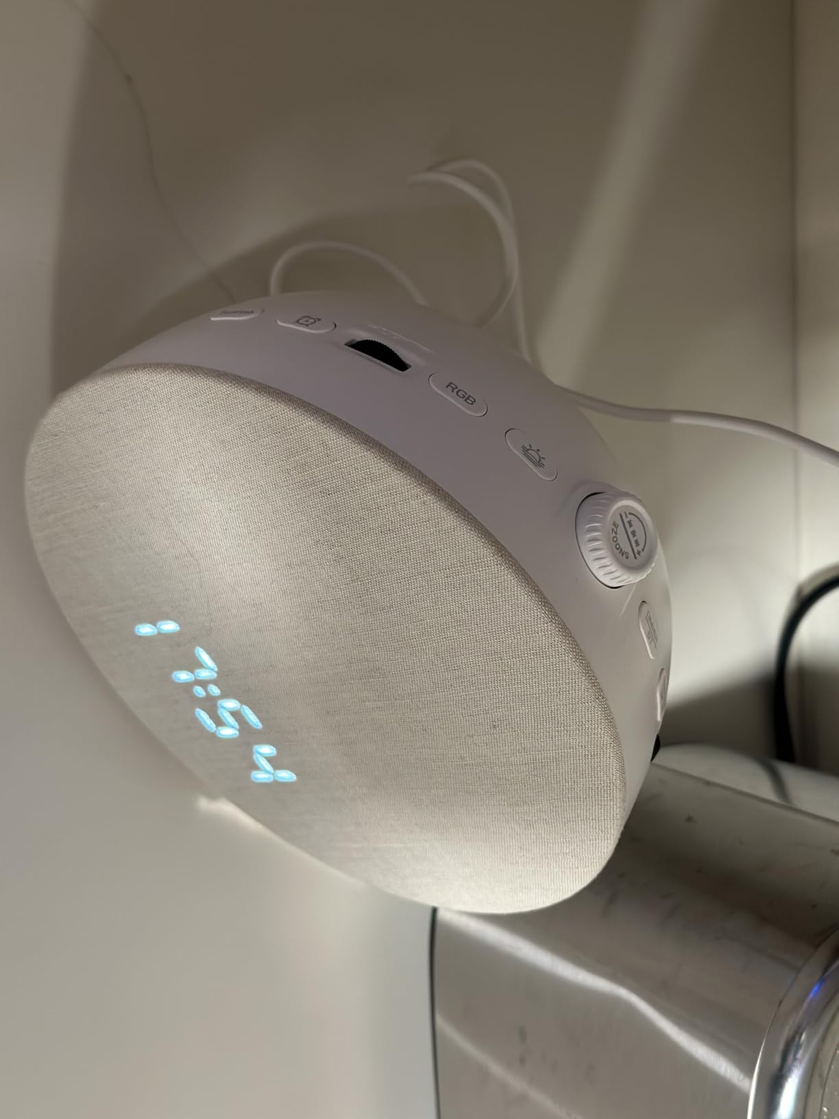 BOTDOYS Sunrise Alarm Clock White Noise Machine: 1-100% Natural Wake-Up (10-60min), Sunlight Lamp Clock with 30 Soothing Sounds & 9 Colors Light customer photo 2
