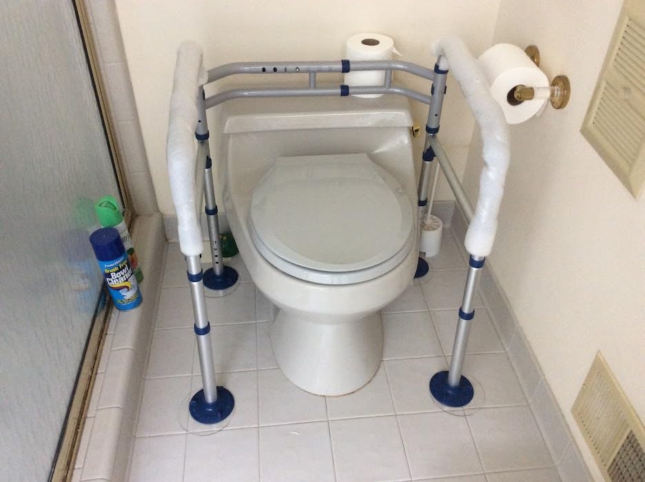 Loyoda Toilet Safety Frame for Seniors, Adjustable Toilet Safety Rail, Height & Width Adjustable, Padded Armrests, Foldable Aluminum, 350 lb, Gray customer photo 2