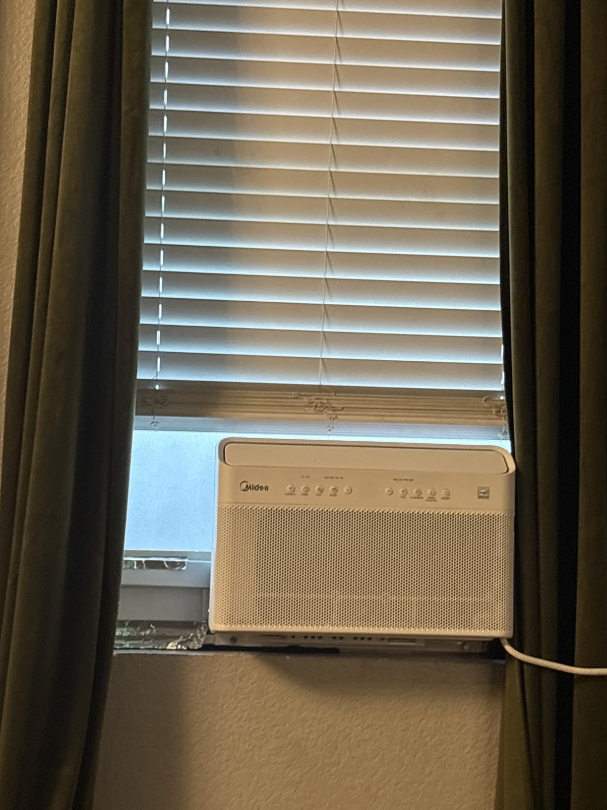 Midea 10,000 BTU U Shaped Smart Inverter Window Air Conditioner - Cools 450 Sq Ft, Ultra Quiet with Open Window Flexibility - Alexa/Google Assistant Compatible - 35% Energy Savings, Remote customer photo 1