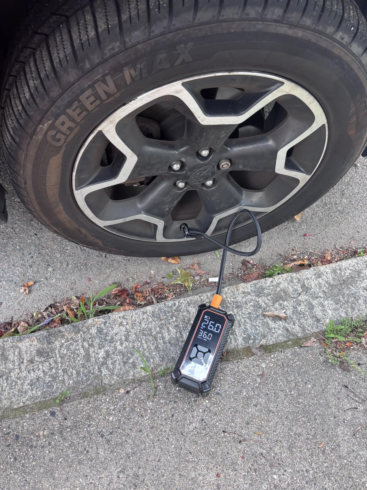 OlarHike Tire Inflator Portable Air Compressor, Dual Power-3 * 2000mAh & 12V DC | Lightning-Fast Inflation, Auto Shut-off, Cordless Air Pump for Car Tires, Bikes, Balls with LED & Digital Pressure Gauge customer photo 2