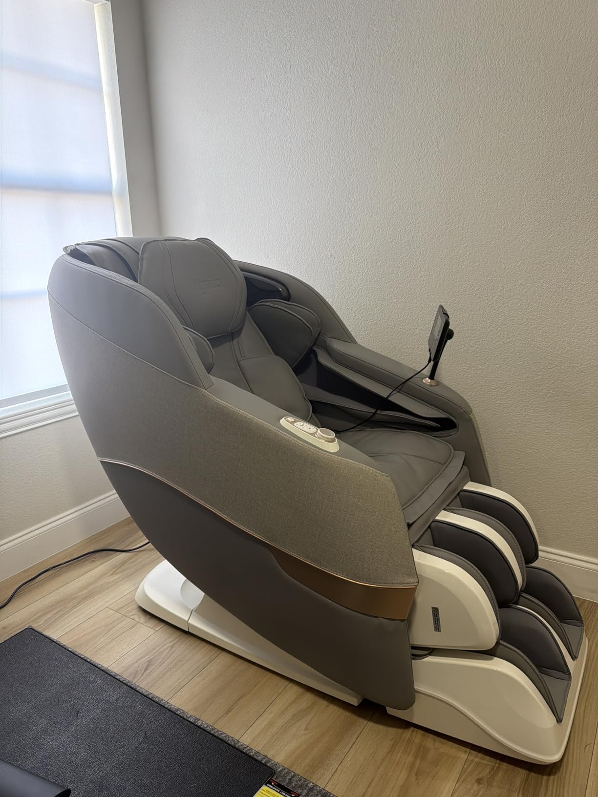 MYNTA 4D Massage Chair Full Body, 170° Flexible SL Track Shiatsu Massage Chairs with Zero Gravity, Bluetooth Speaker, Airbags & Heating, MC1650(Grey) customer photo 1