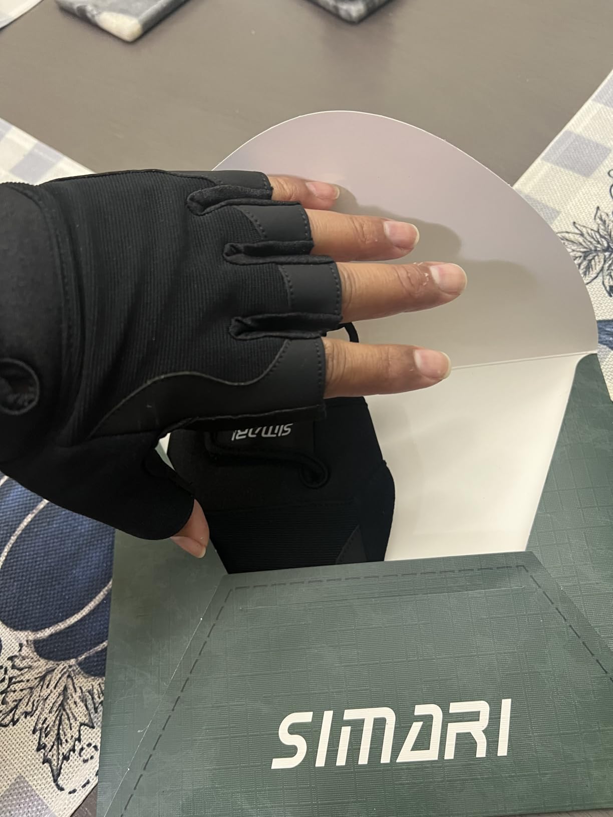 SIMARI Breathable Workout Gloves with Cushion Pad customer photo 1