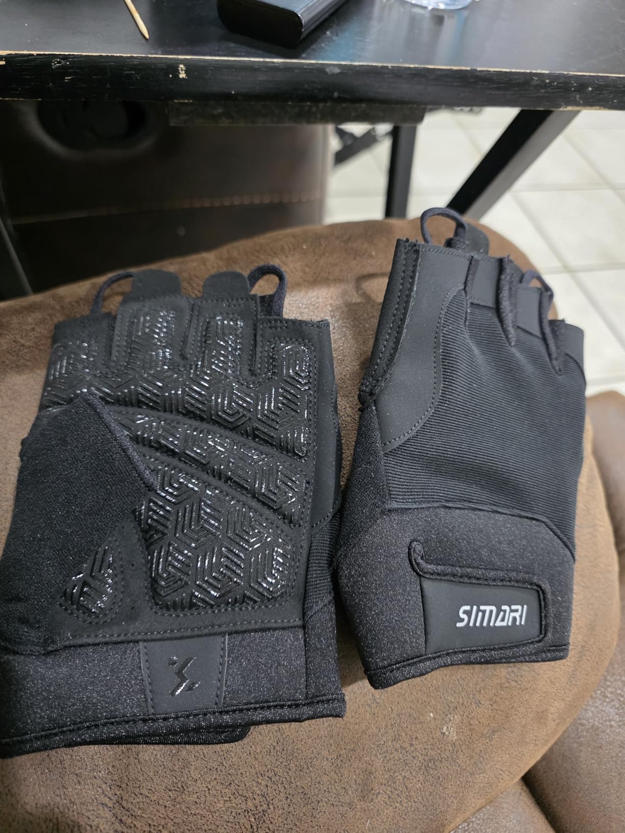 SIMARI Breathable Workout Gloves with Cushion Pad customer photo 2