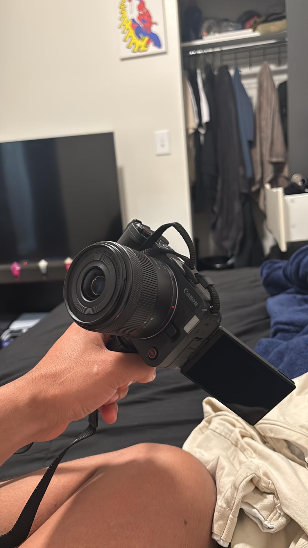 Canon EOS R50 V Mirrorless Camera with 14-30mm Lens Bundle | For Vlogging & Content Creation | 4K Video | Dual Pixel Autofocus | Flip Screen + 64GB Memory Card + Camera Bag customer photo 2