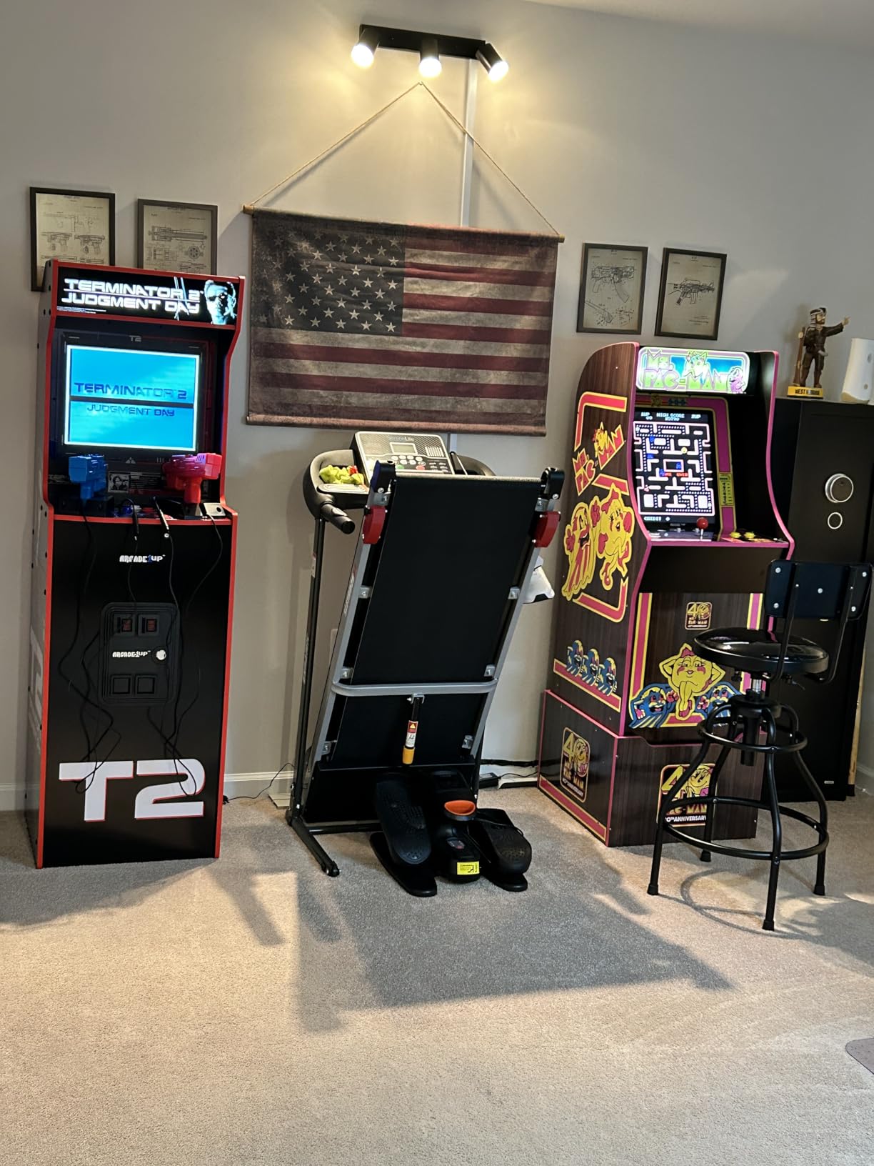 Arcade1Up Terminator 2 Deluxe Arcade Machine with Real-Feel Arcade Guns | 17-Inch BOE Color Monitor, Dual Speakers and Wi-Fi Online Leaderboards, 5-Foot Tall customer photo 1